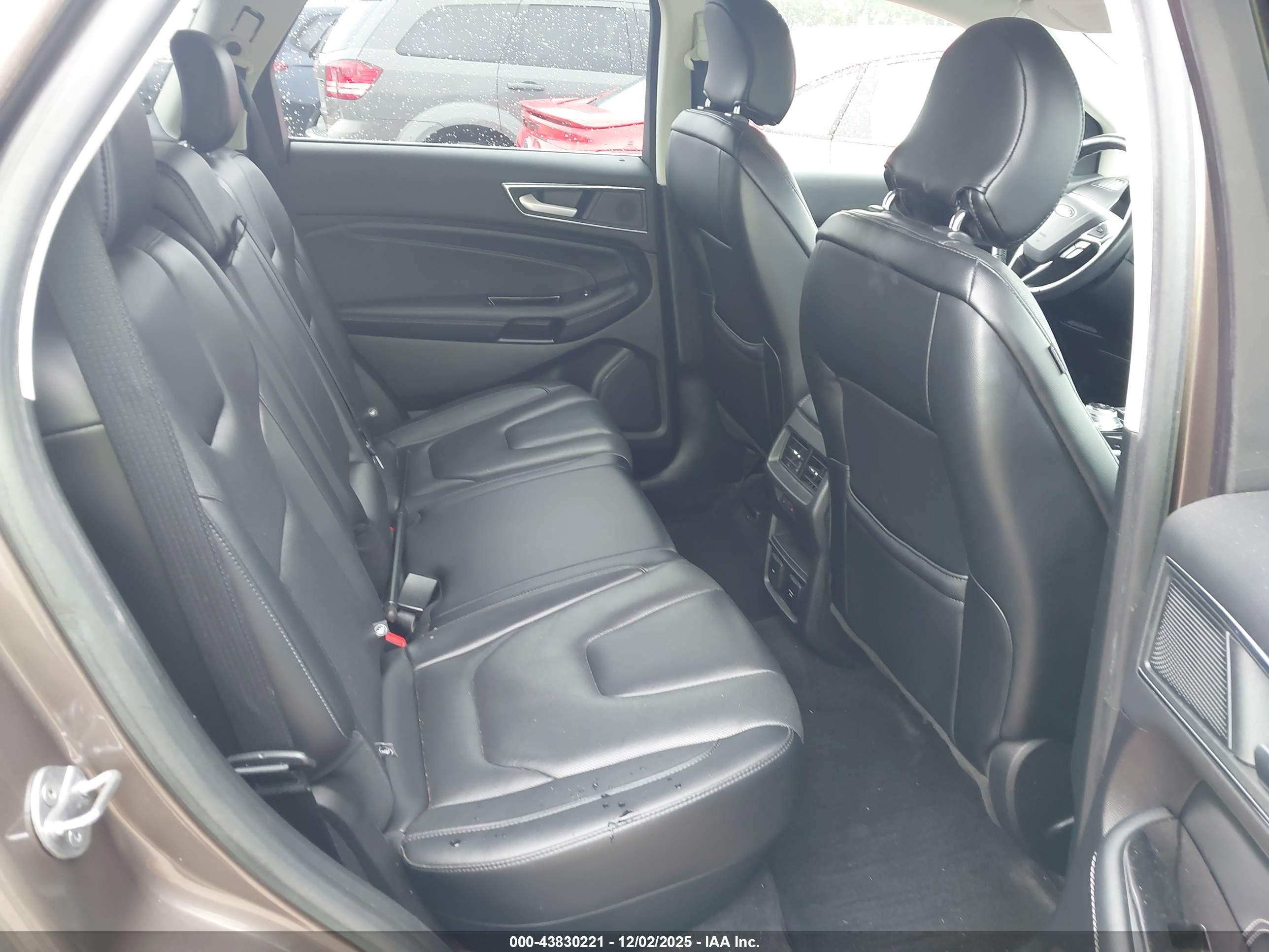 FORD EDGE image 8