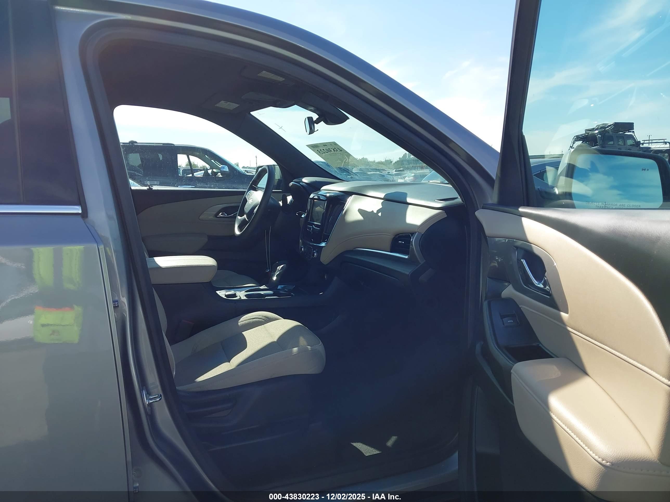 CHEVROLET TRAVERSE image 5