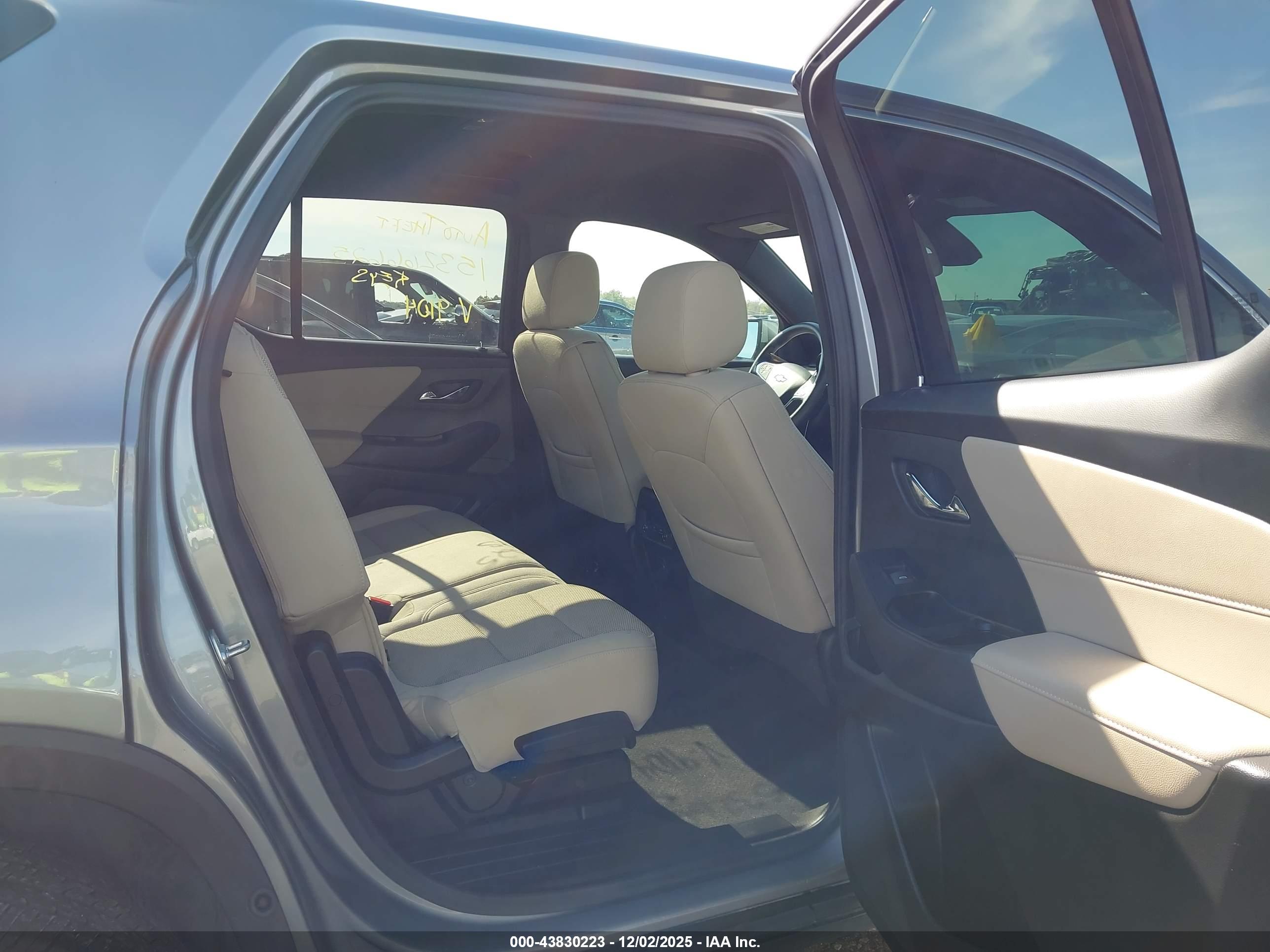 CHEVROLET TRAVERSE image 8