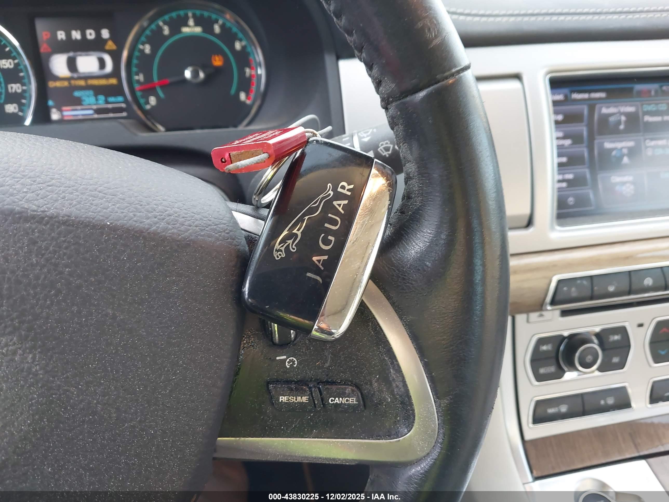 JAGUAR XF image 11