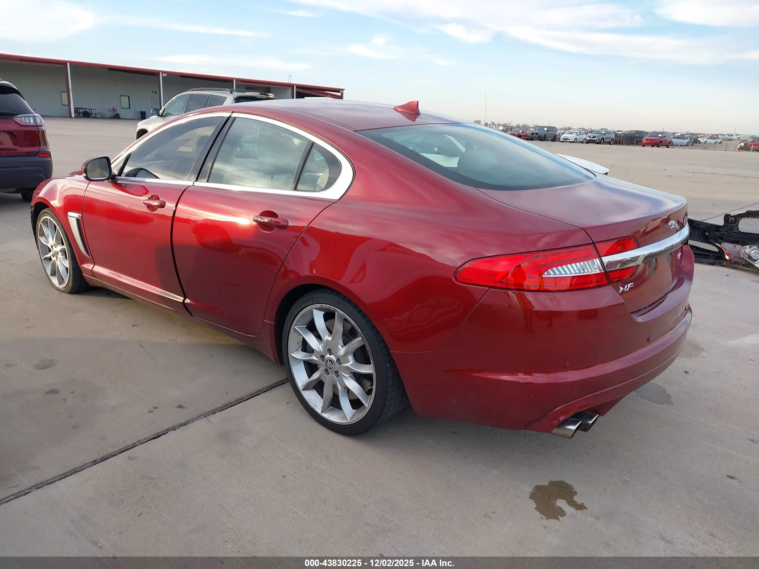 JAGUAR XF image 3