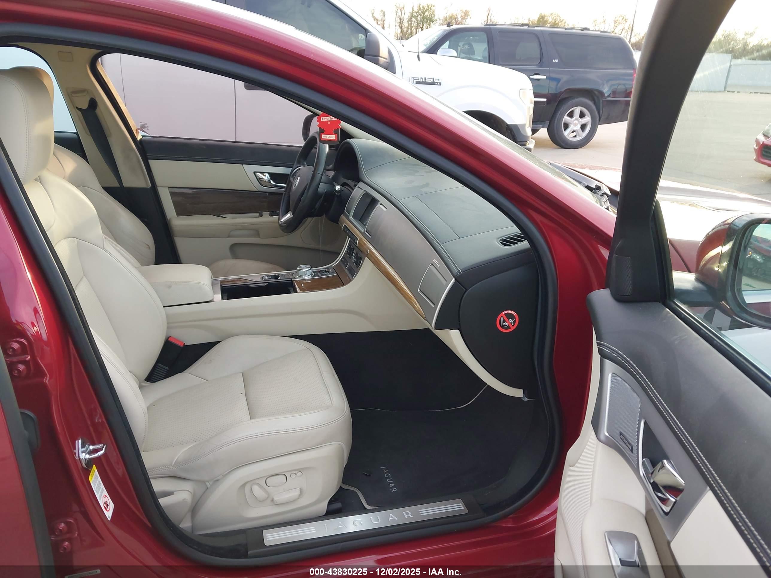 JAGUAR XF image 5