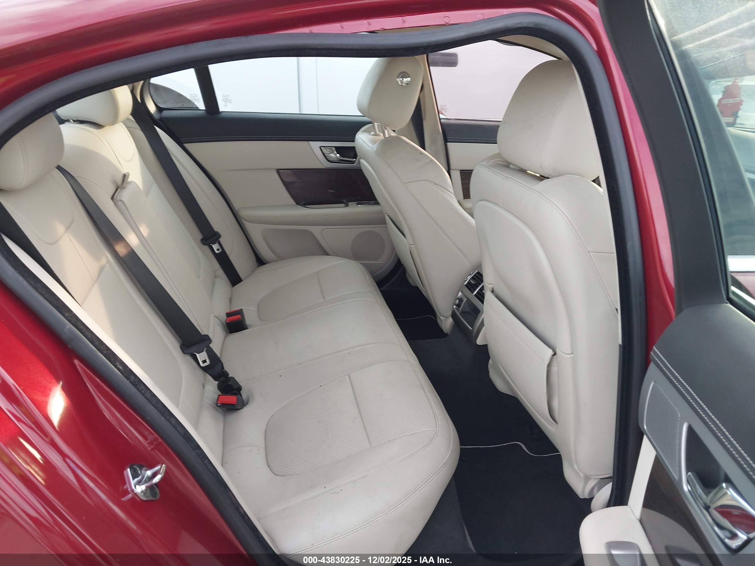 JAGUAR XF image 8