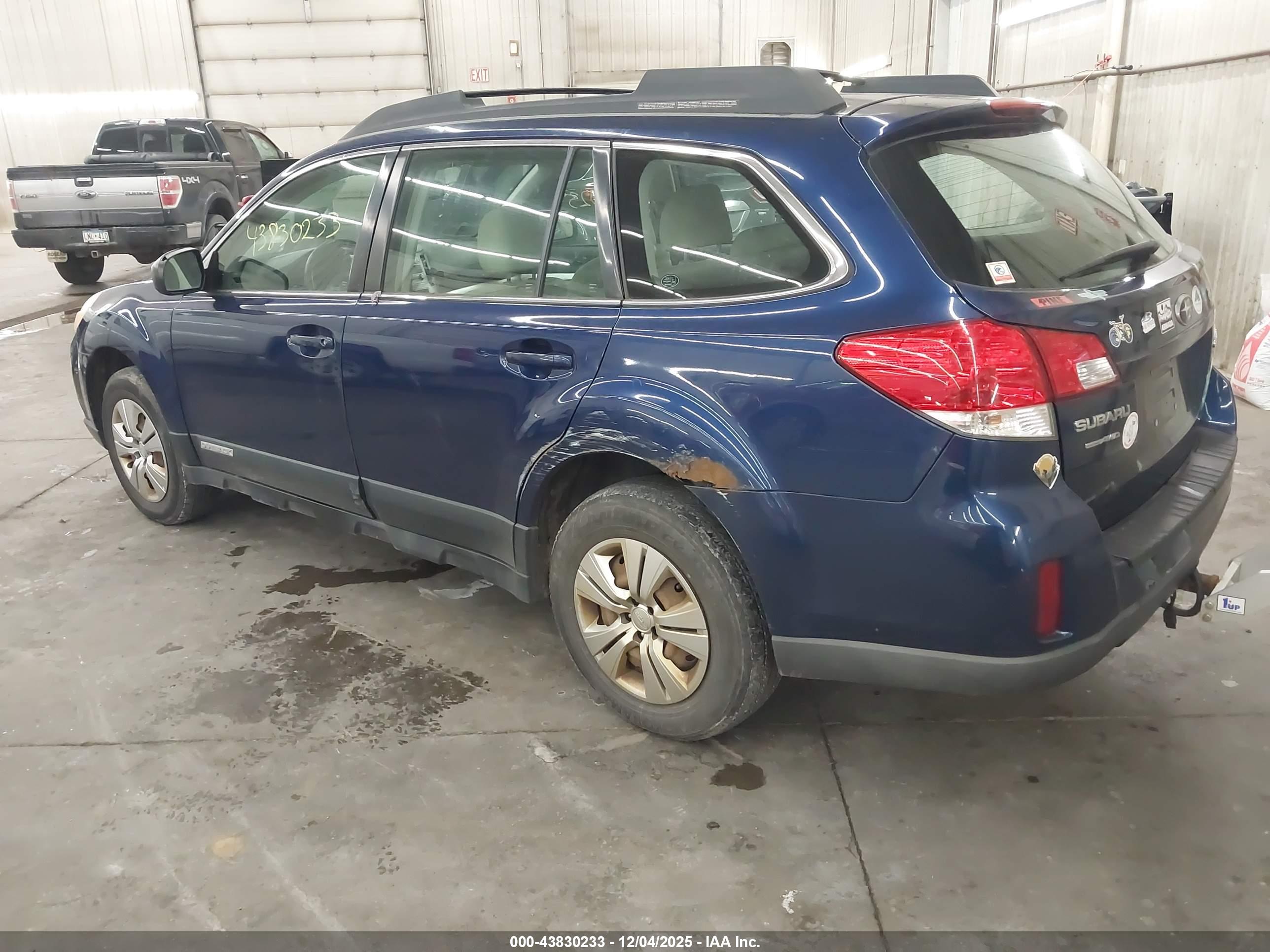 SUBARU OUTBACK image 3