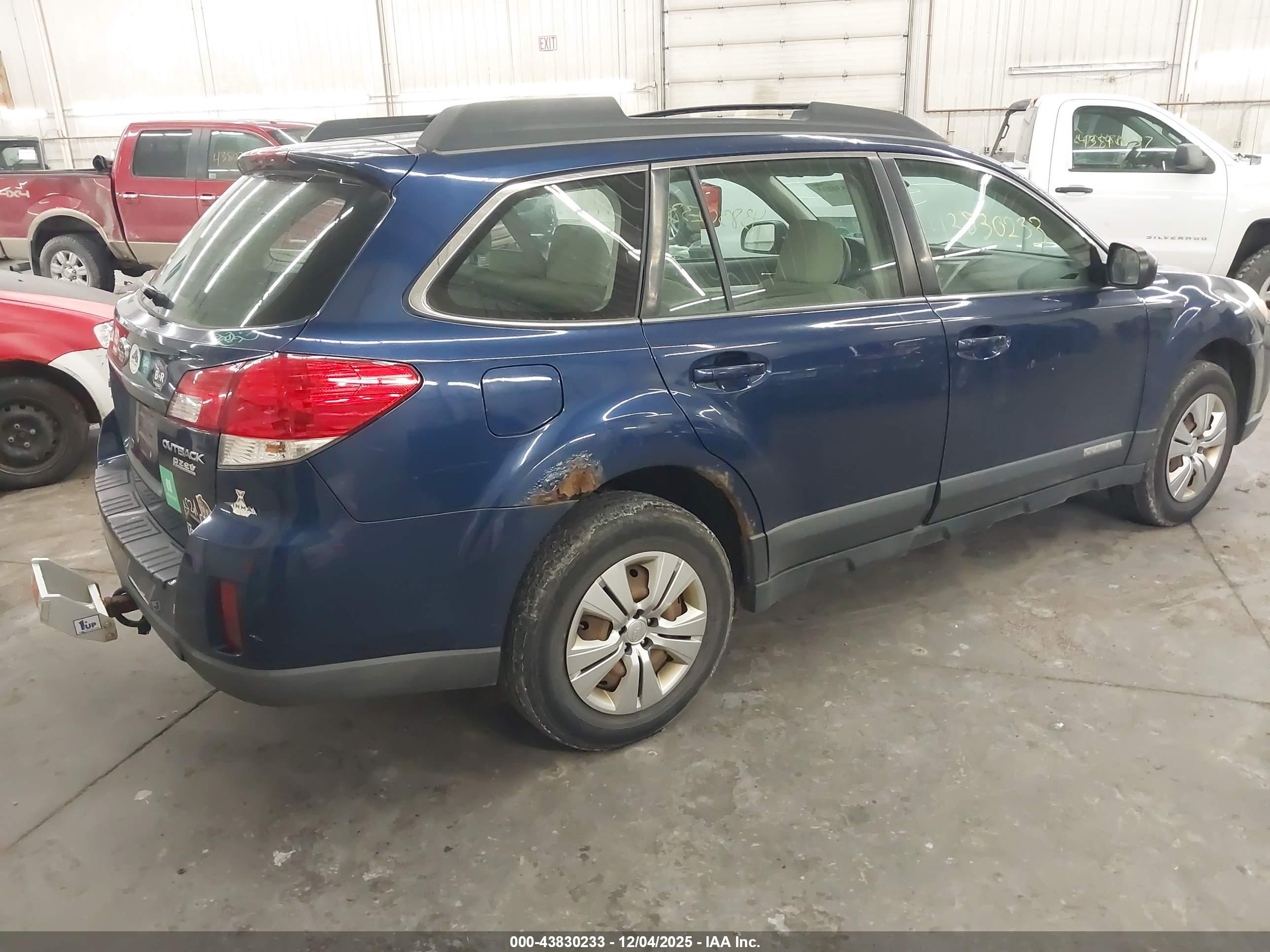 SUBARU OUTBACK image 4