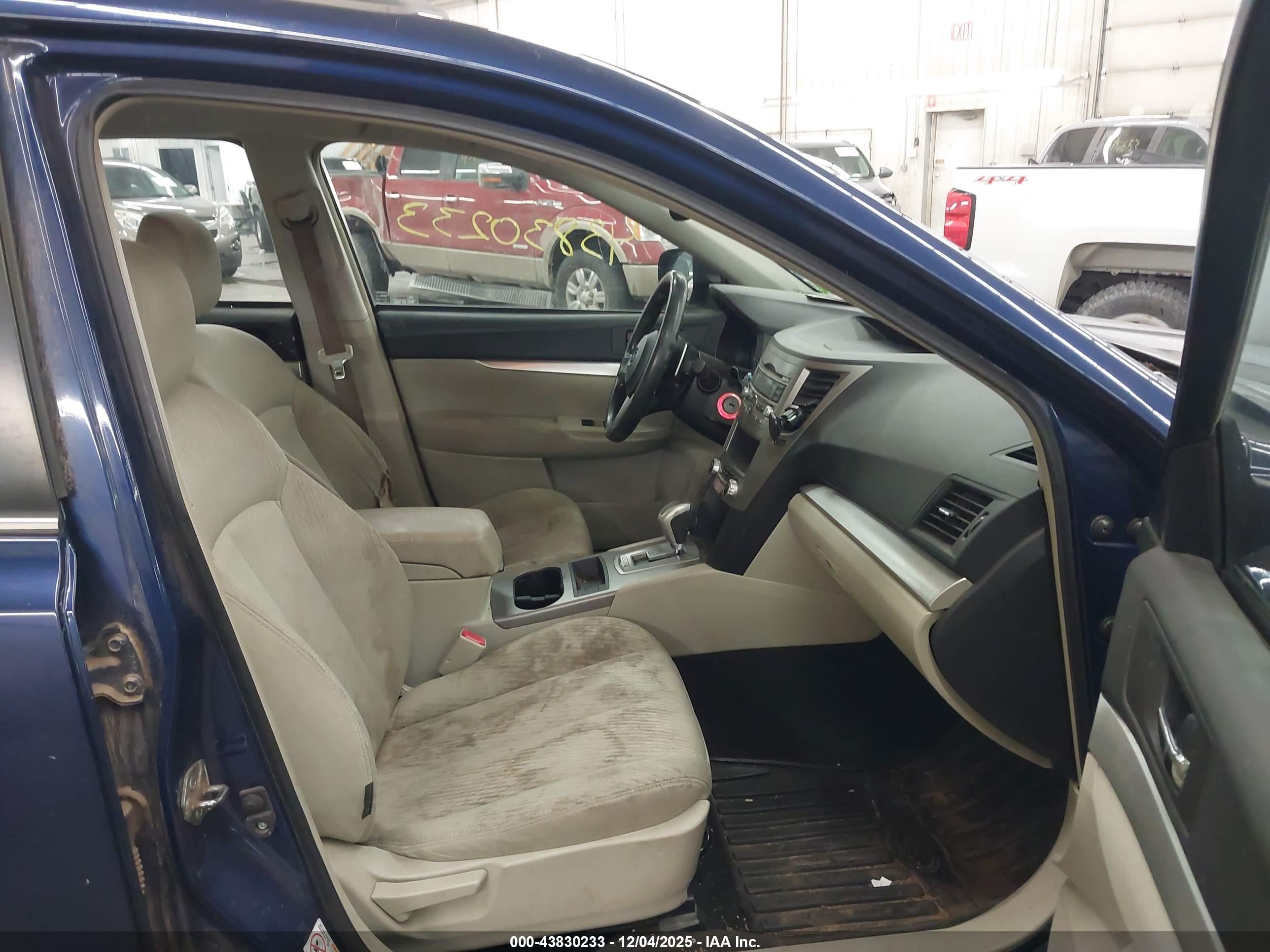 SUBARU OUTBACK image 5