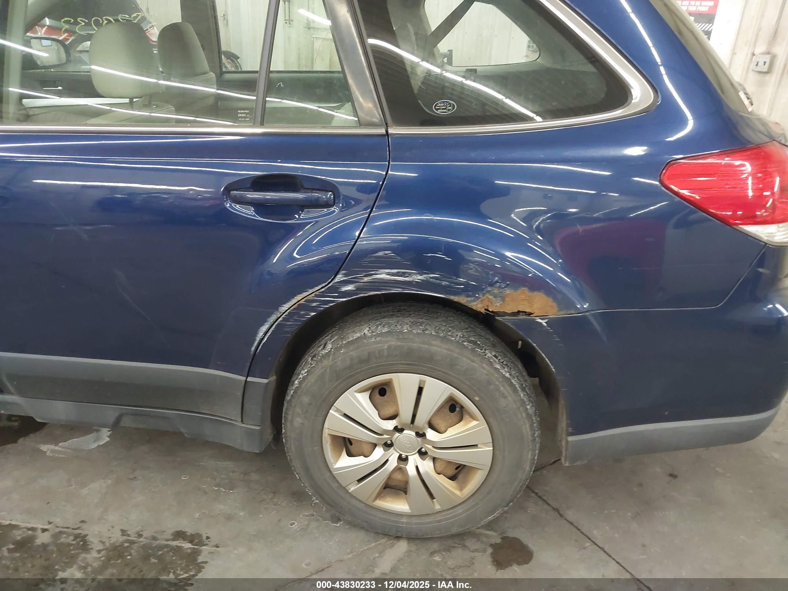SUBARU OUTBACK image 6