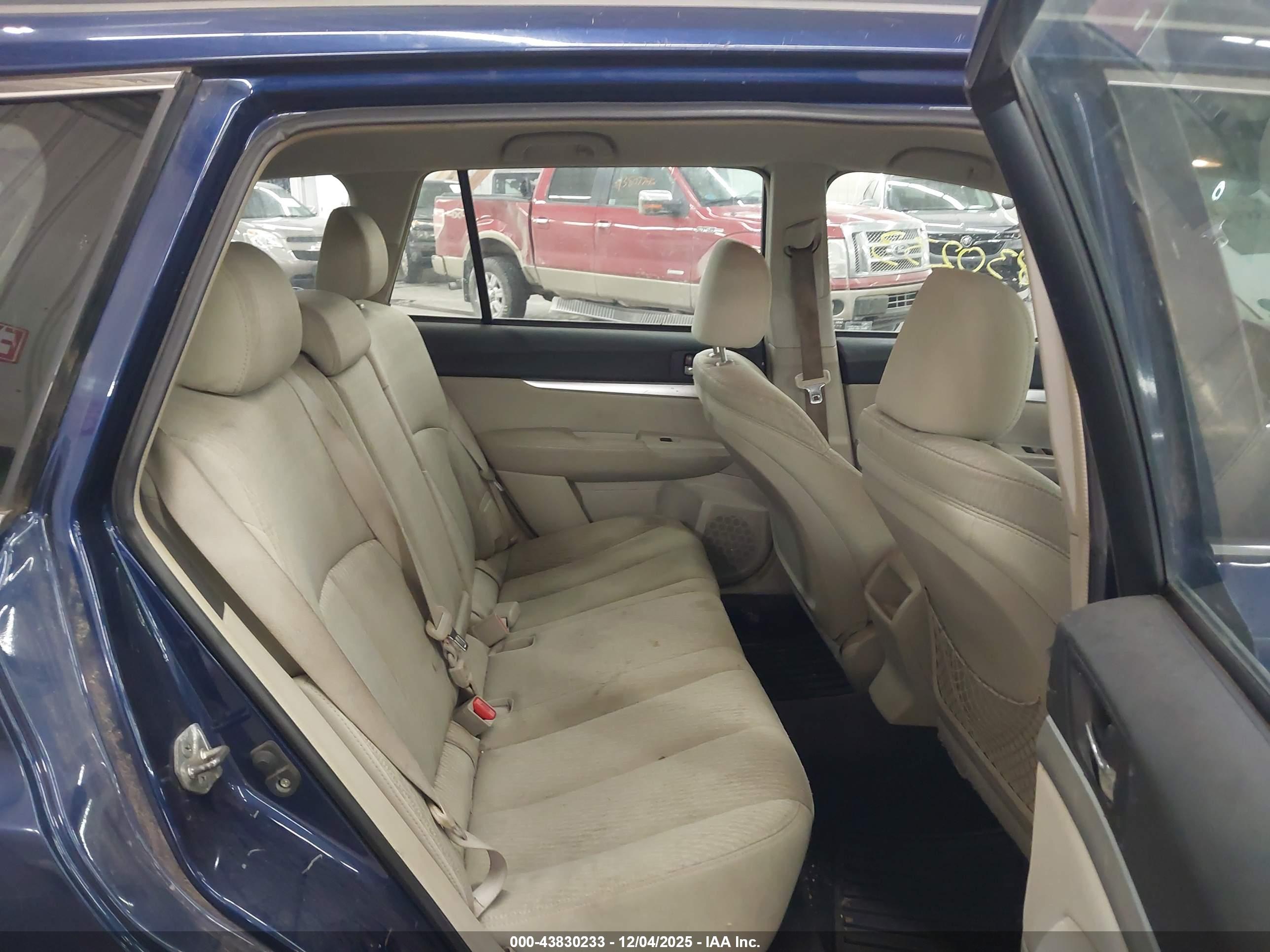 SUBARU OUTBACK image 8