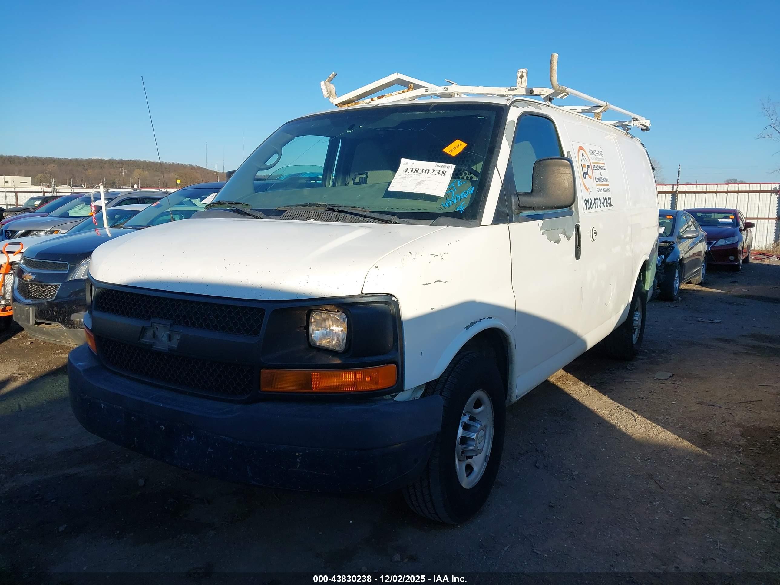 CHEVROLET EXPRESS image 2