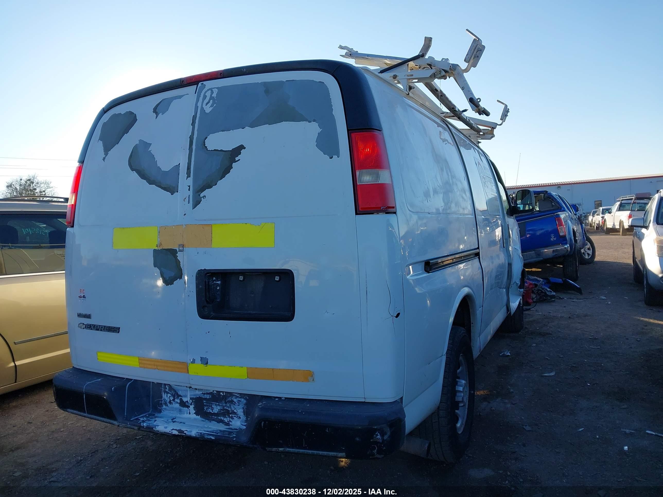 CHEVROLET EXPRESS image 4