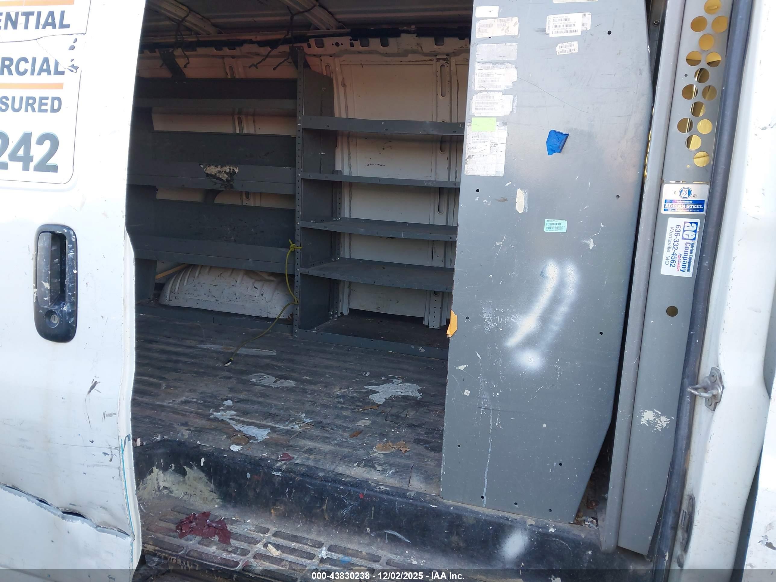 CHEVROLET EXPRESS image 8