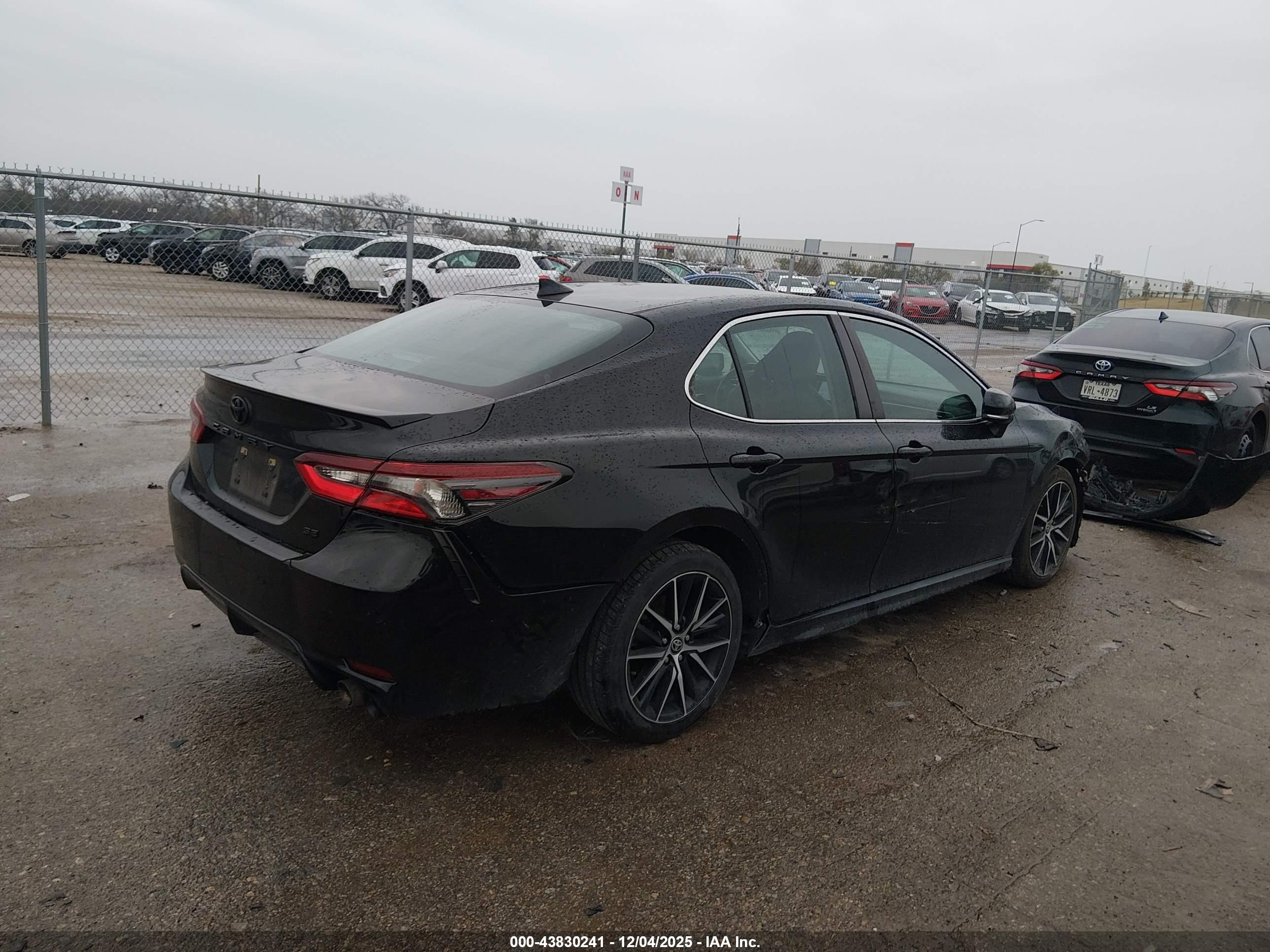 TOYOTA CAMRY image 4