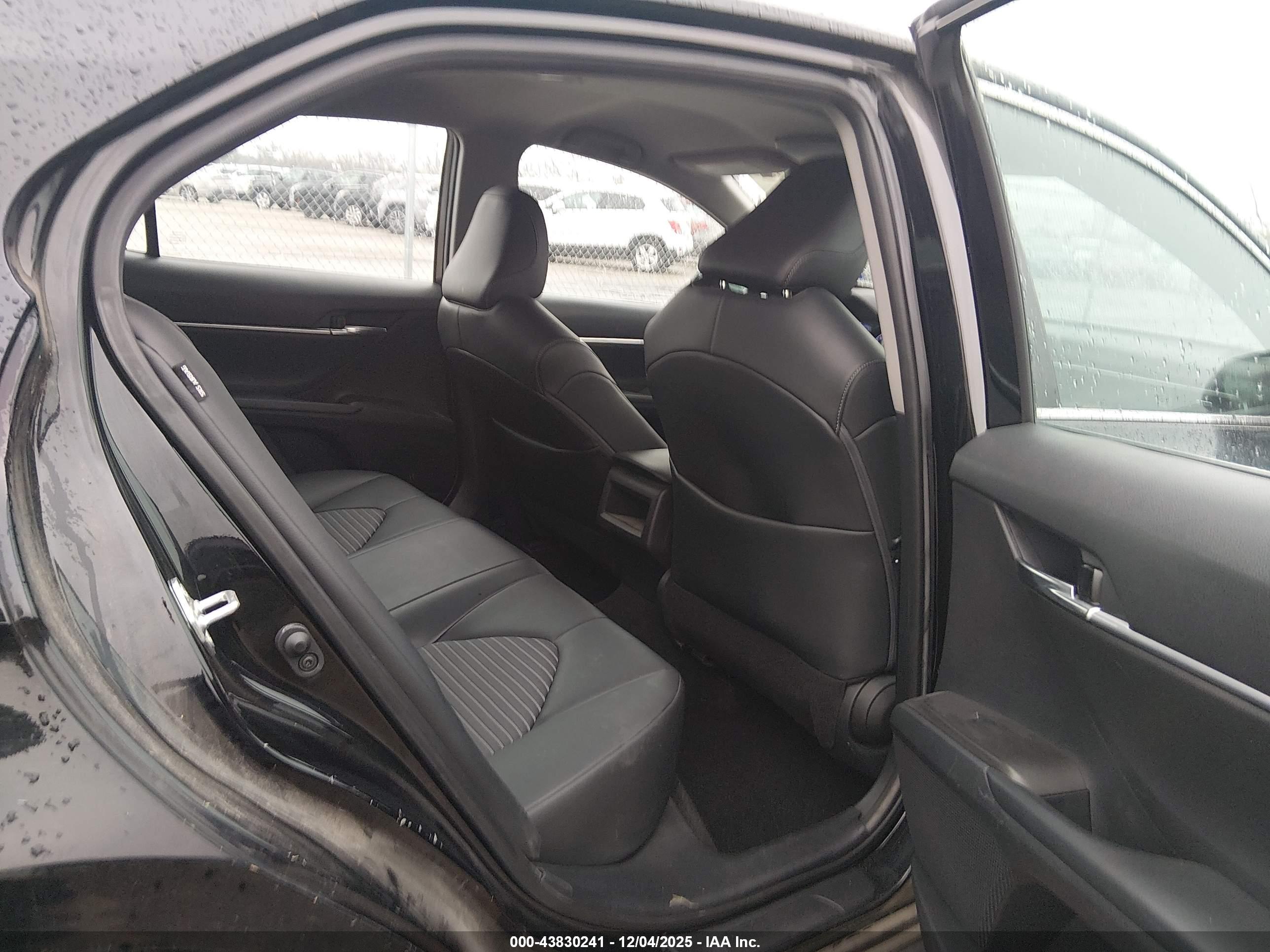 TOYOTA CAMRY image 8