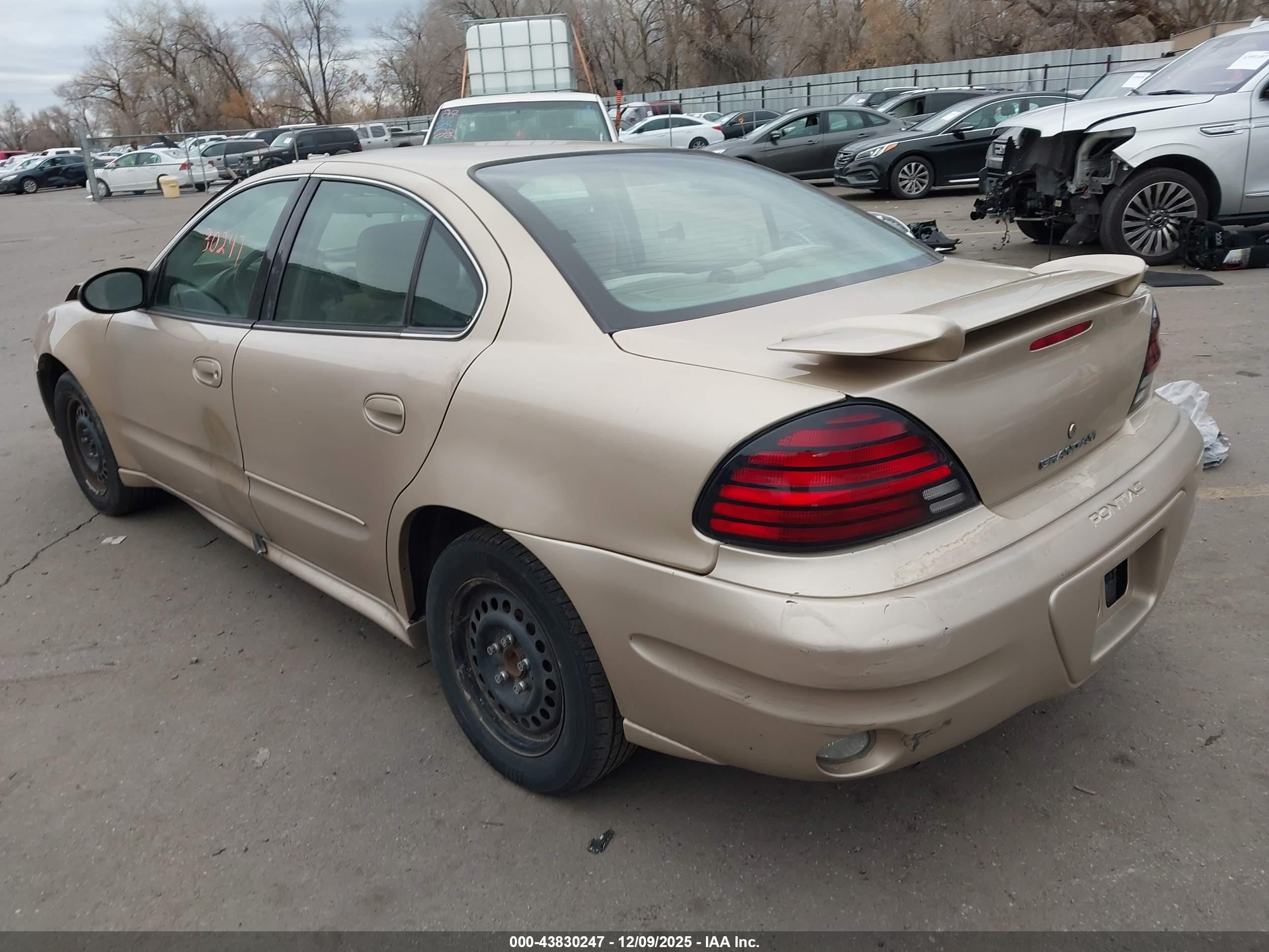 PONTIAC GRAND image 3