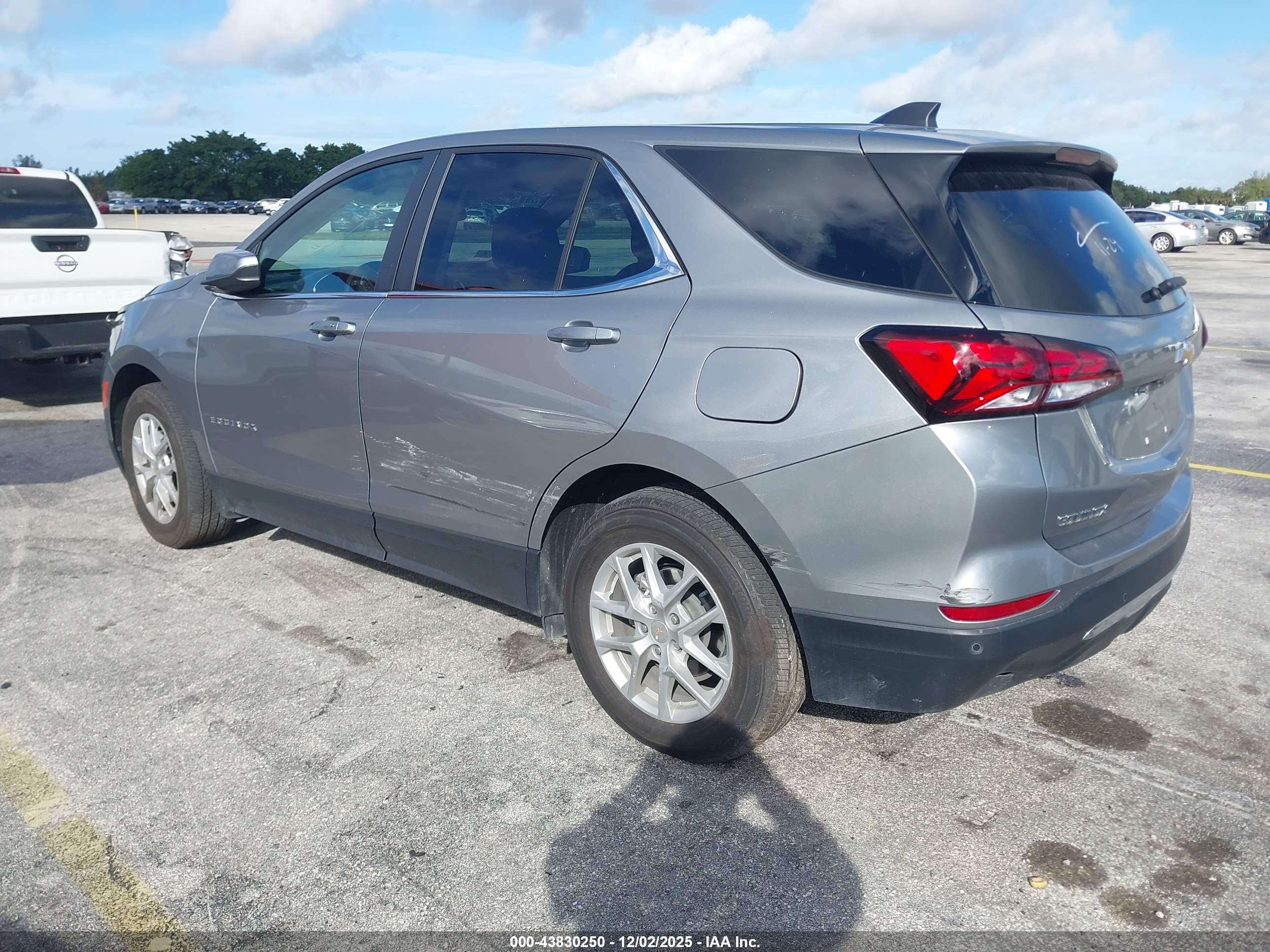 CHEVROLET EQUINOX image 3