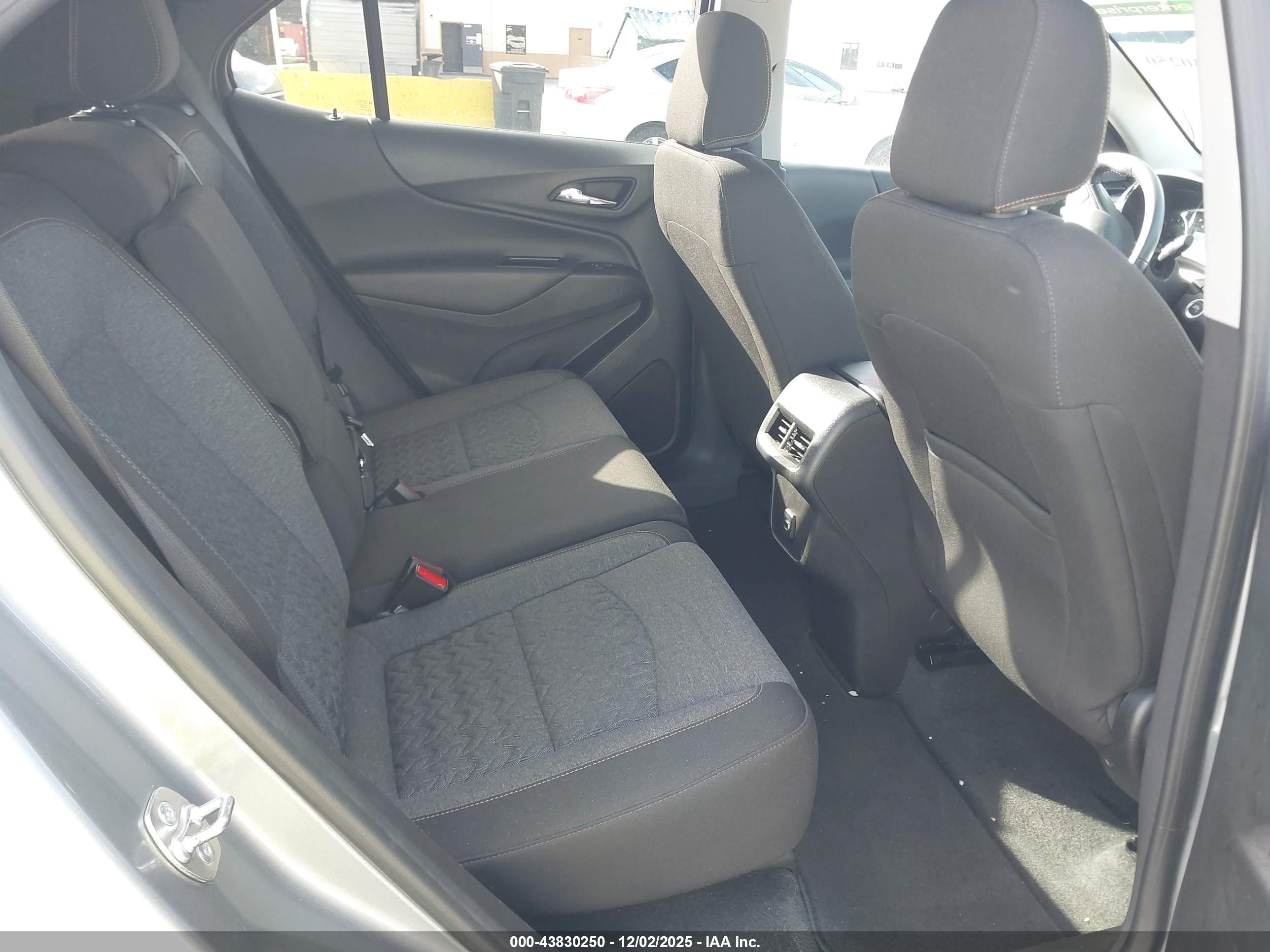 CHEVROLET EQUINOX image 8