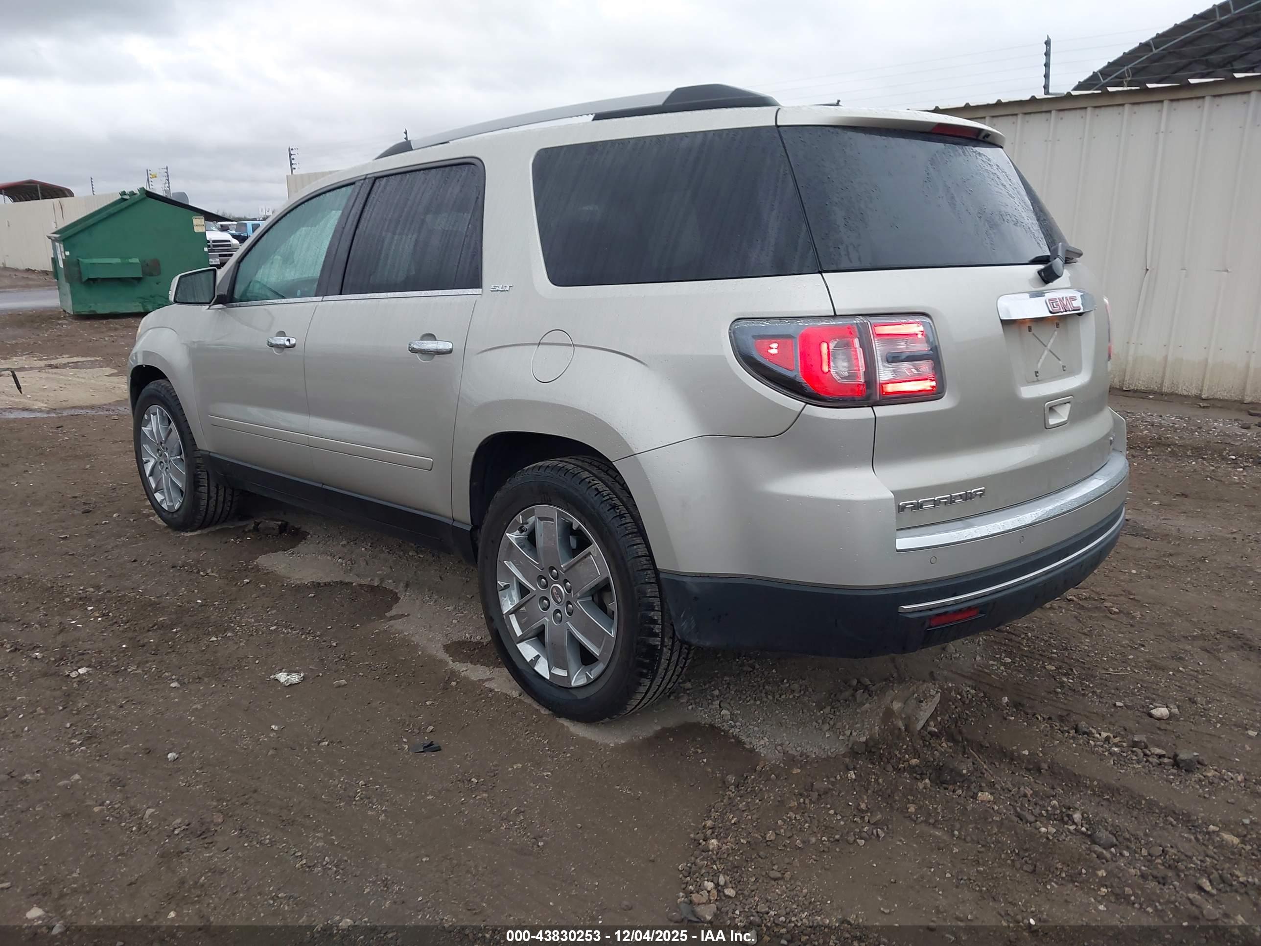 GMC ACADIA image 3