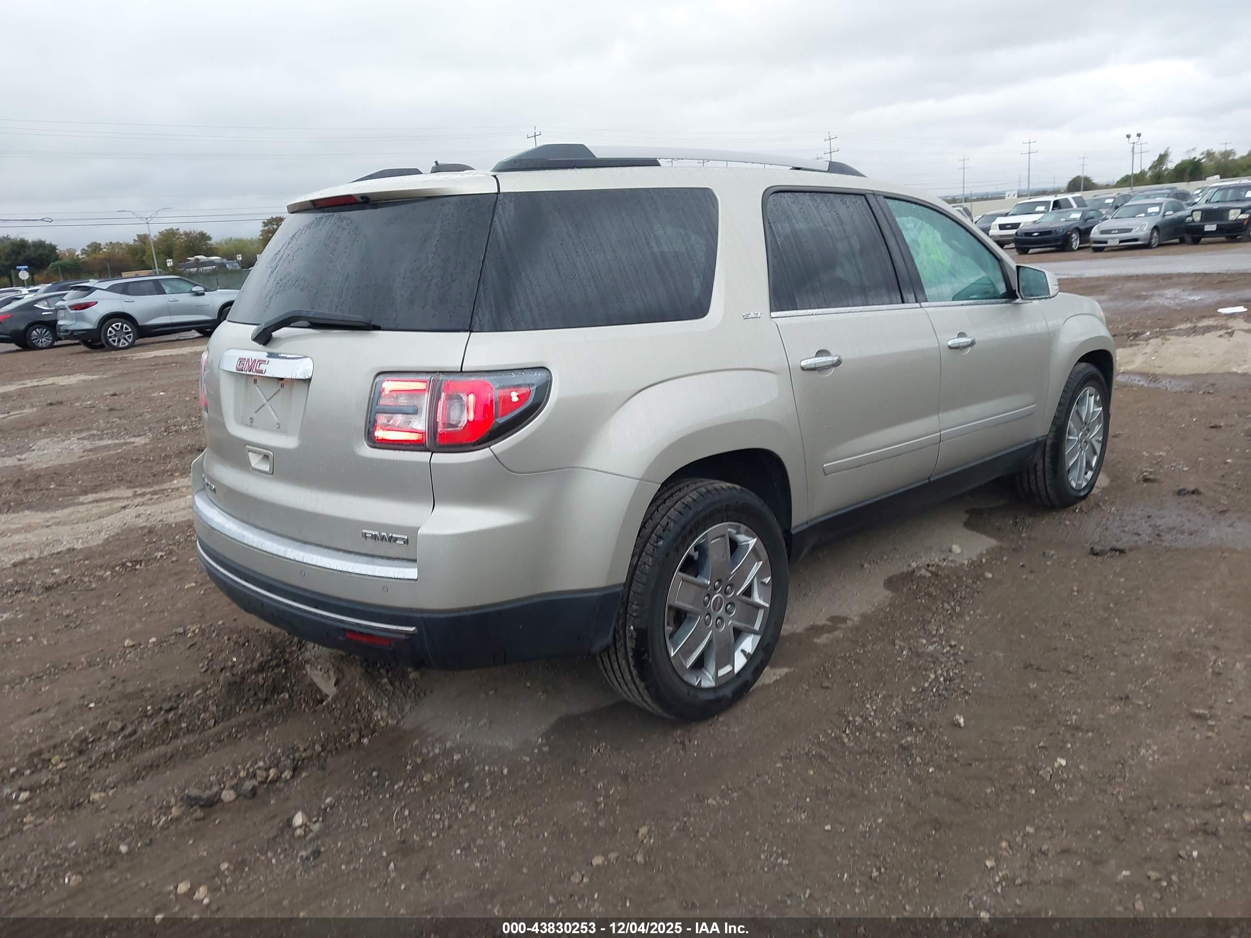 GMC ACADIA image 4