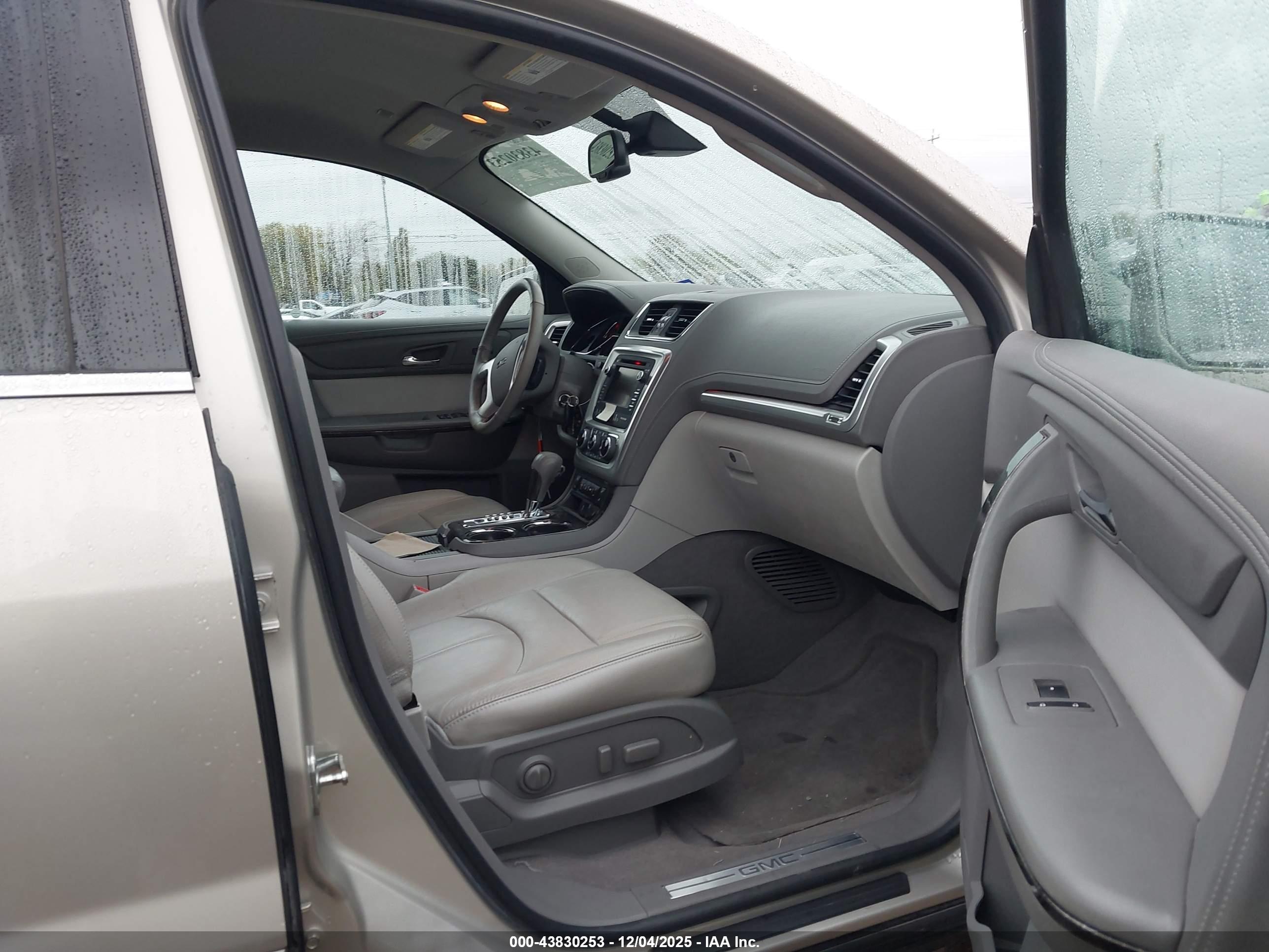 GMC ACADIA image 5