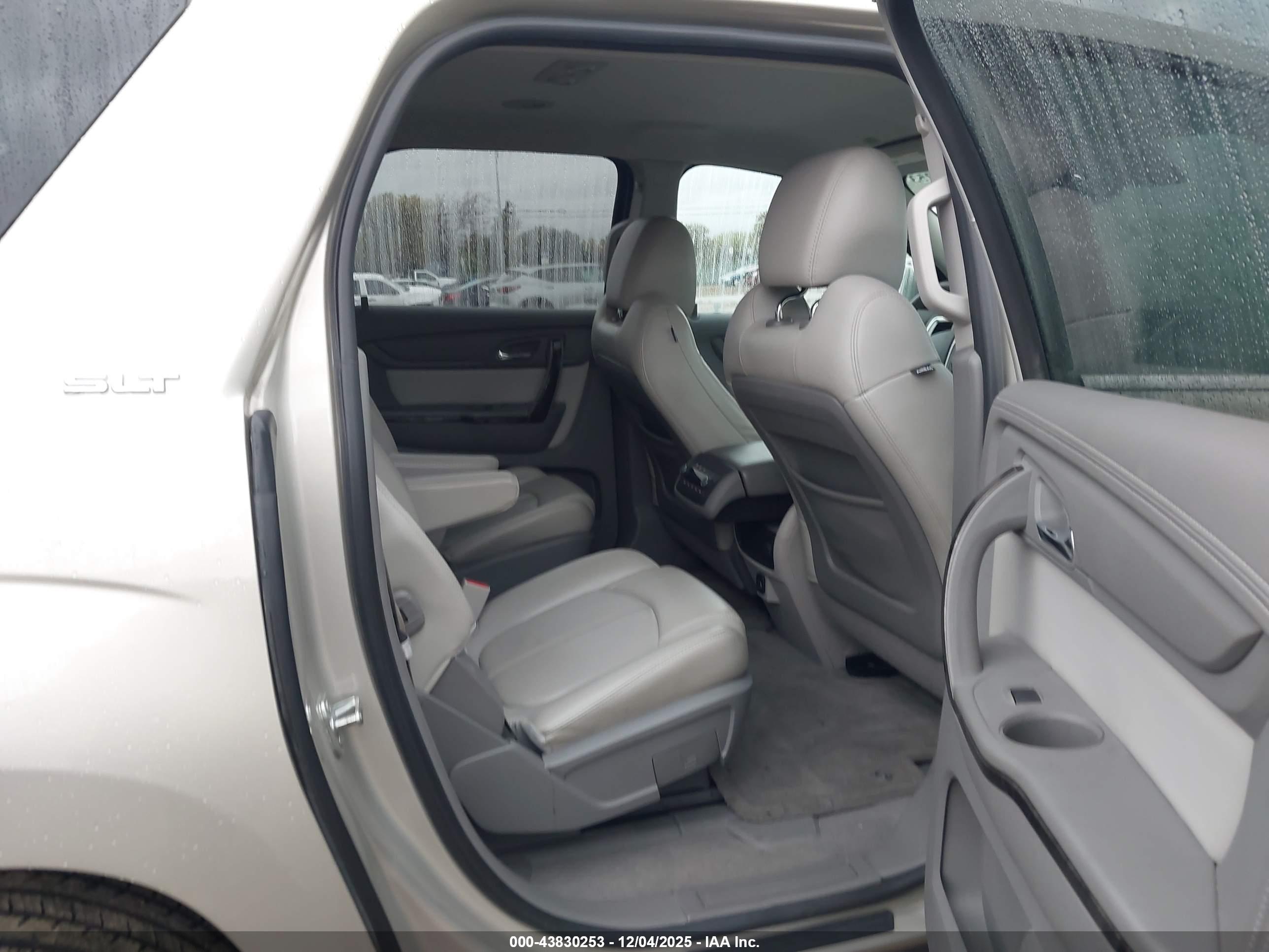 GMC ACADIA image 8