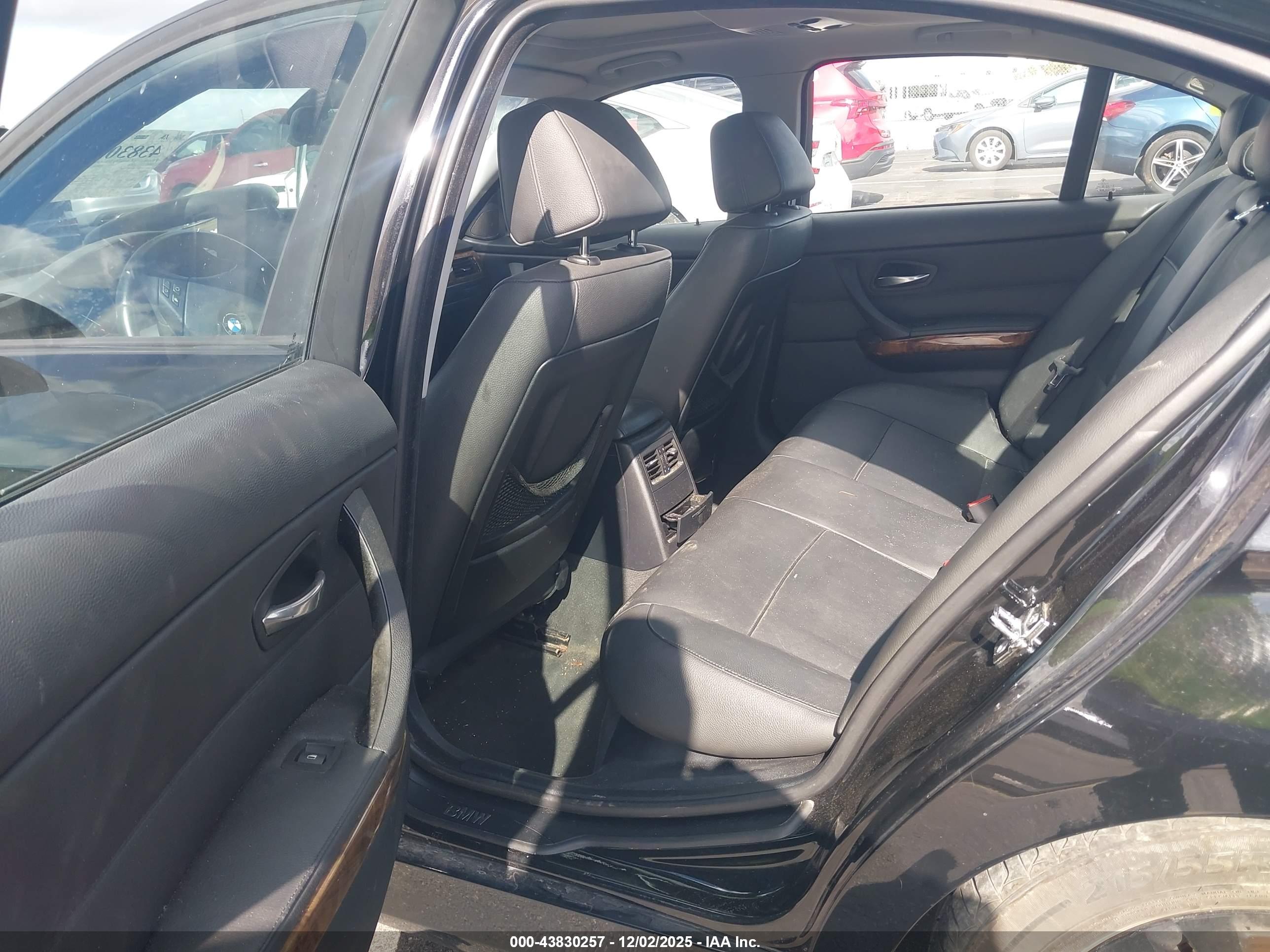 BMW 328XI image 8
