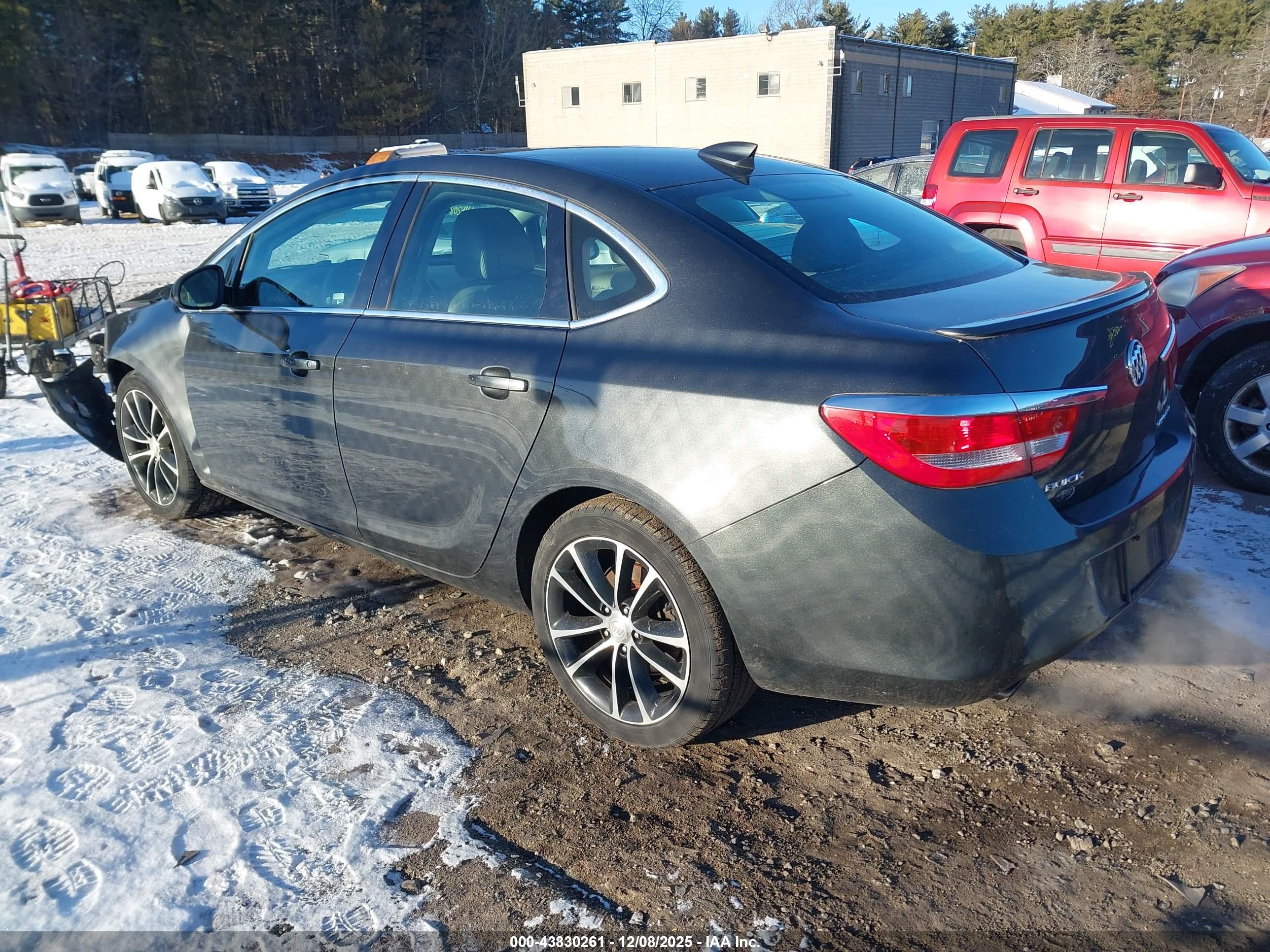 BUICK VERANO image 3