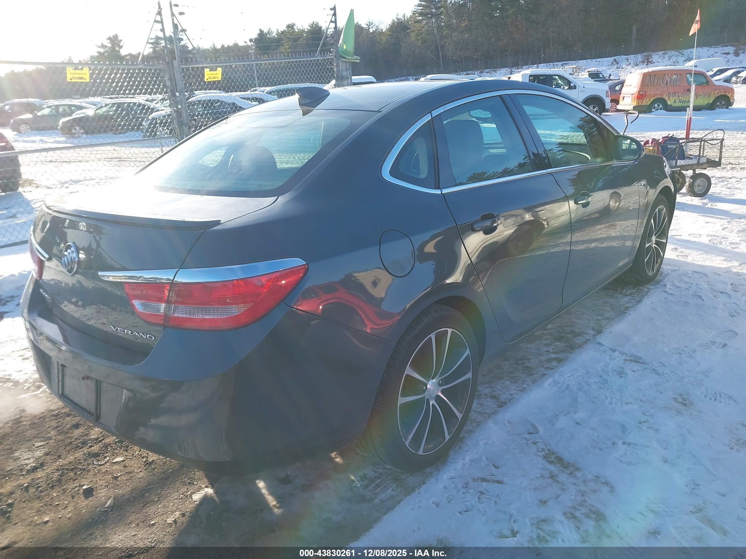 BUICK VERANO image 4
