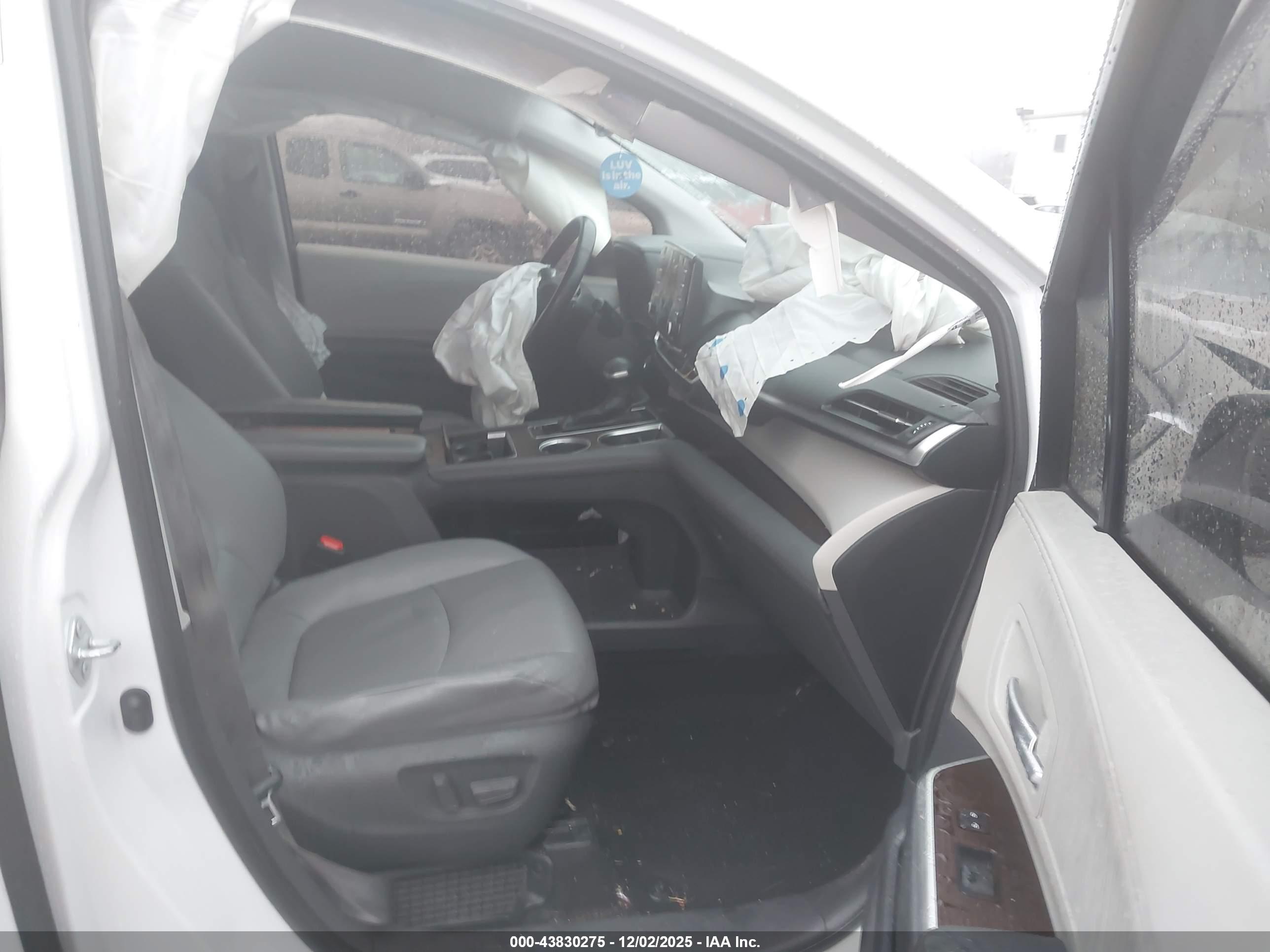 TOYOTA SIENNA image 5
