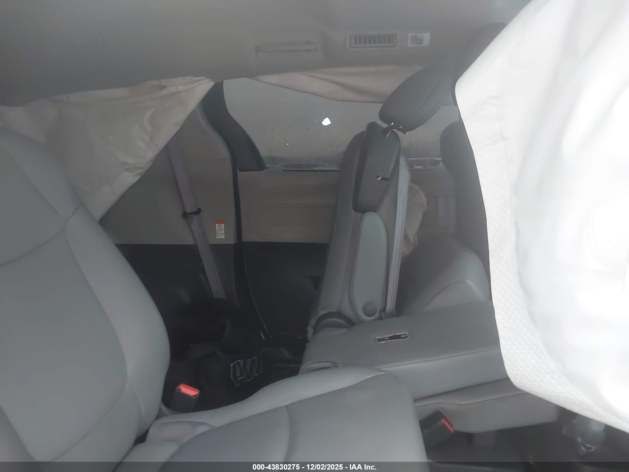 TOYOTA SIENNA image 8