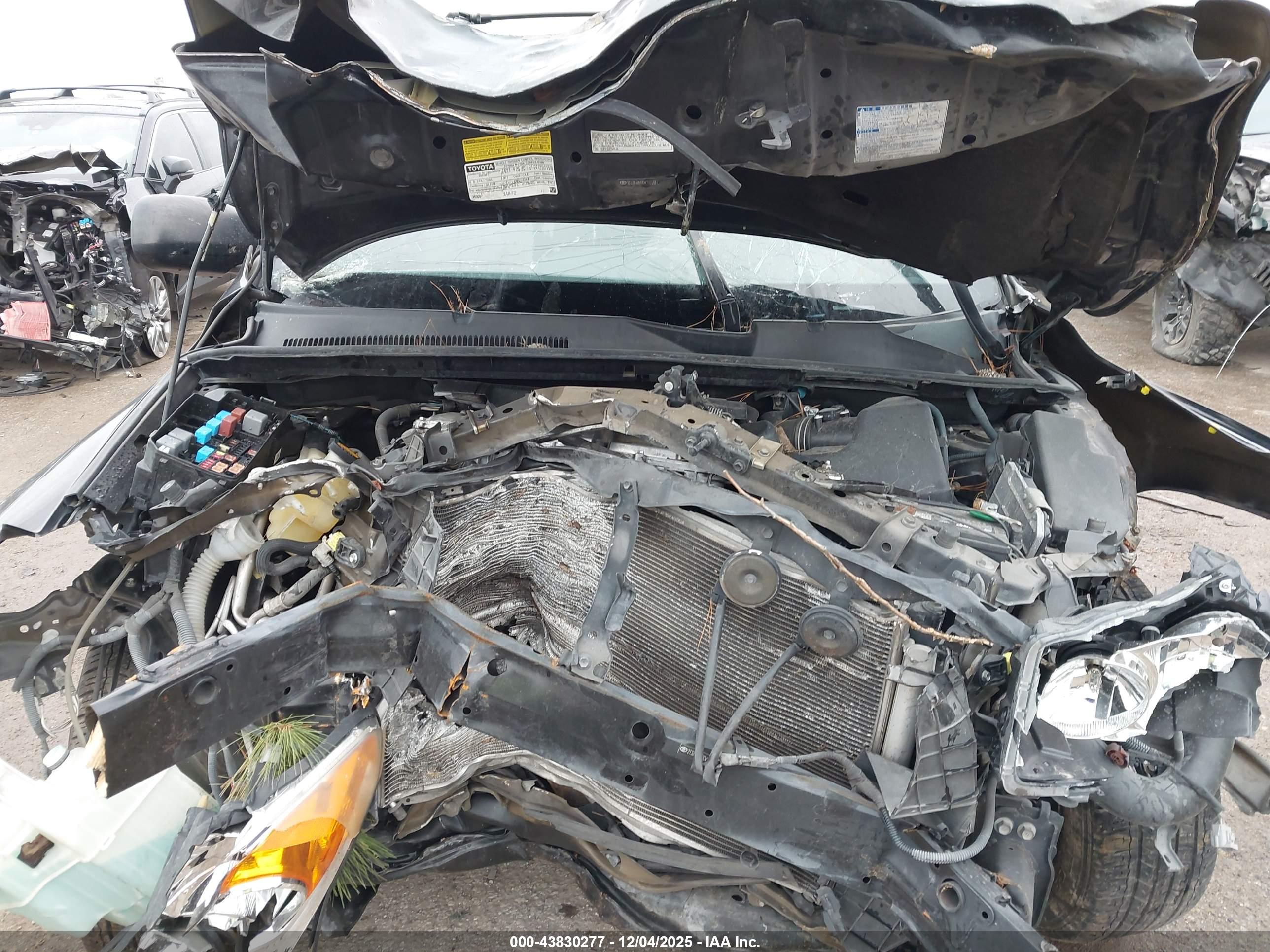 TOYOTA RAV4 image 10