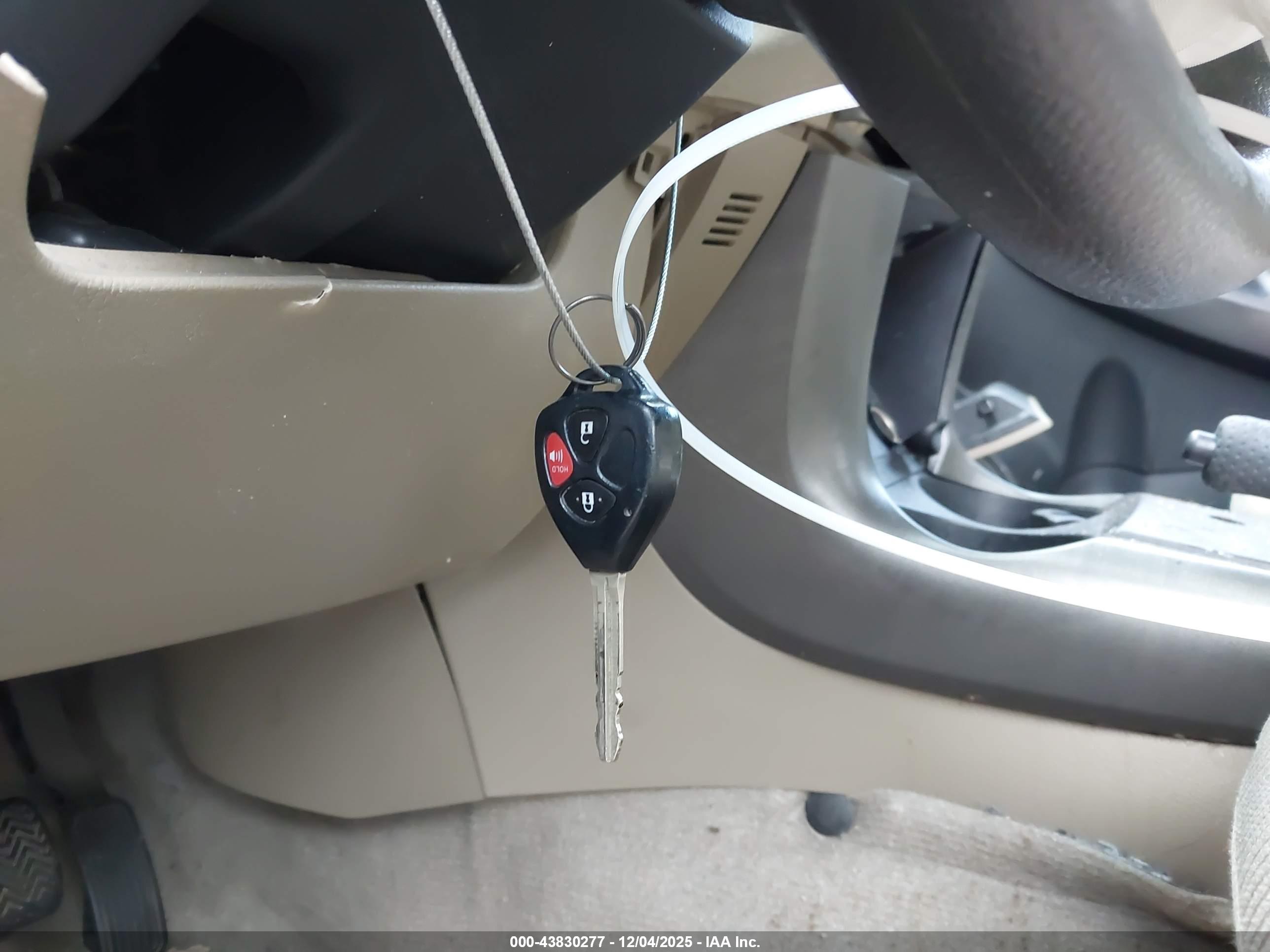 TOYOTA RAV4 image 11