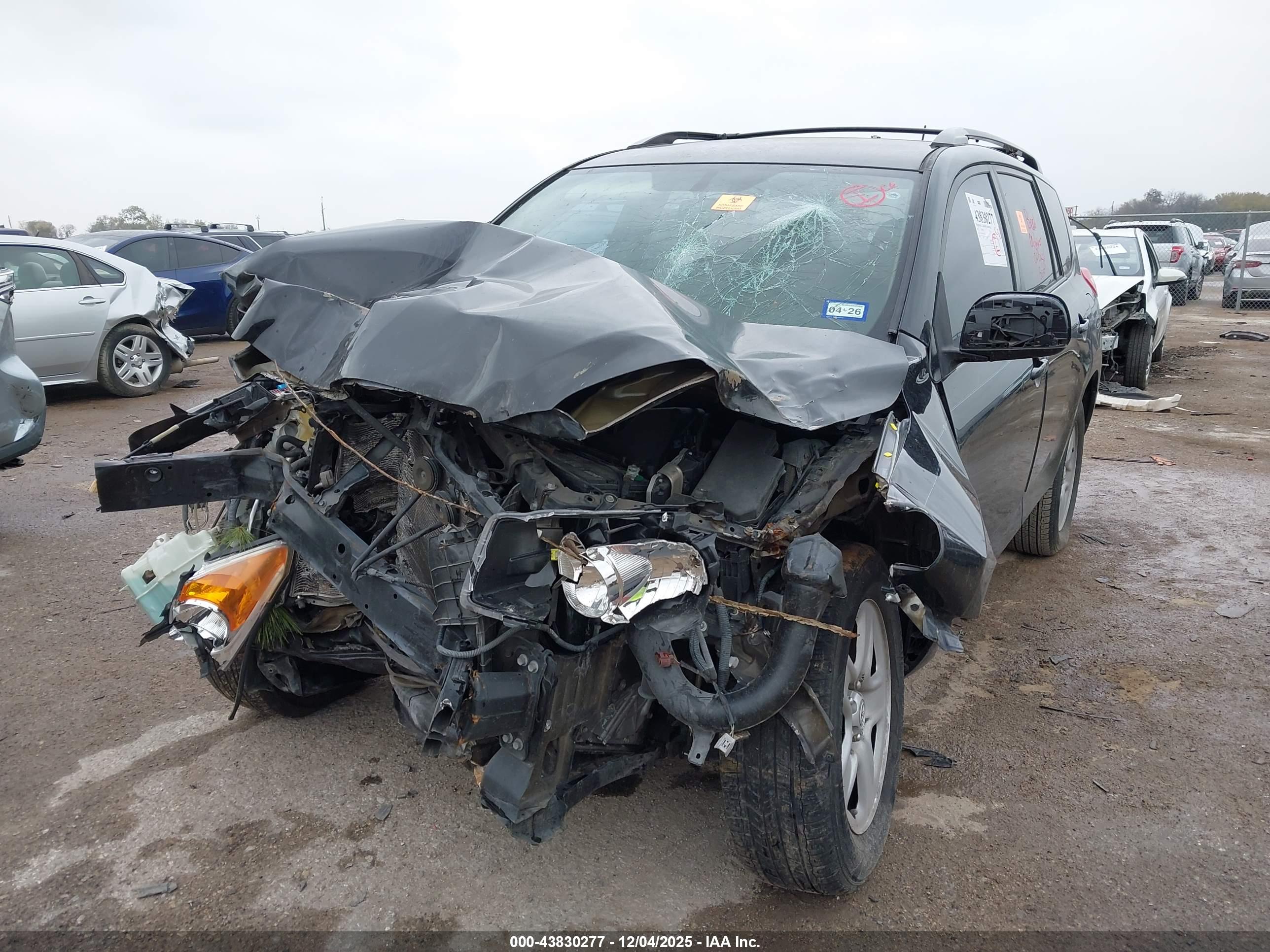 TOYOTA RAV4 image 2