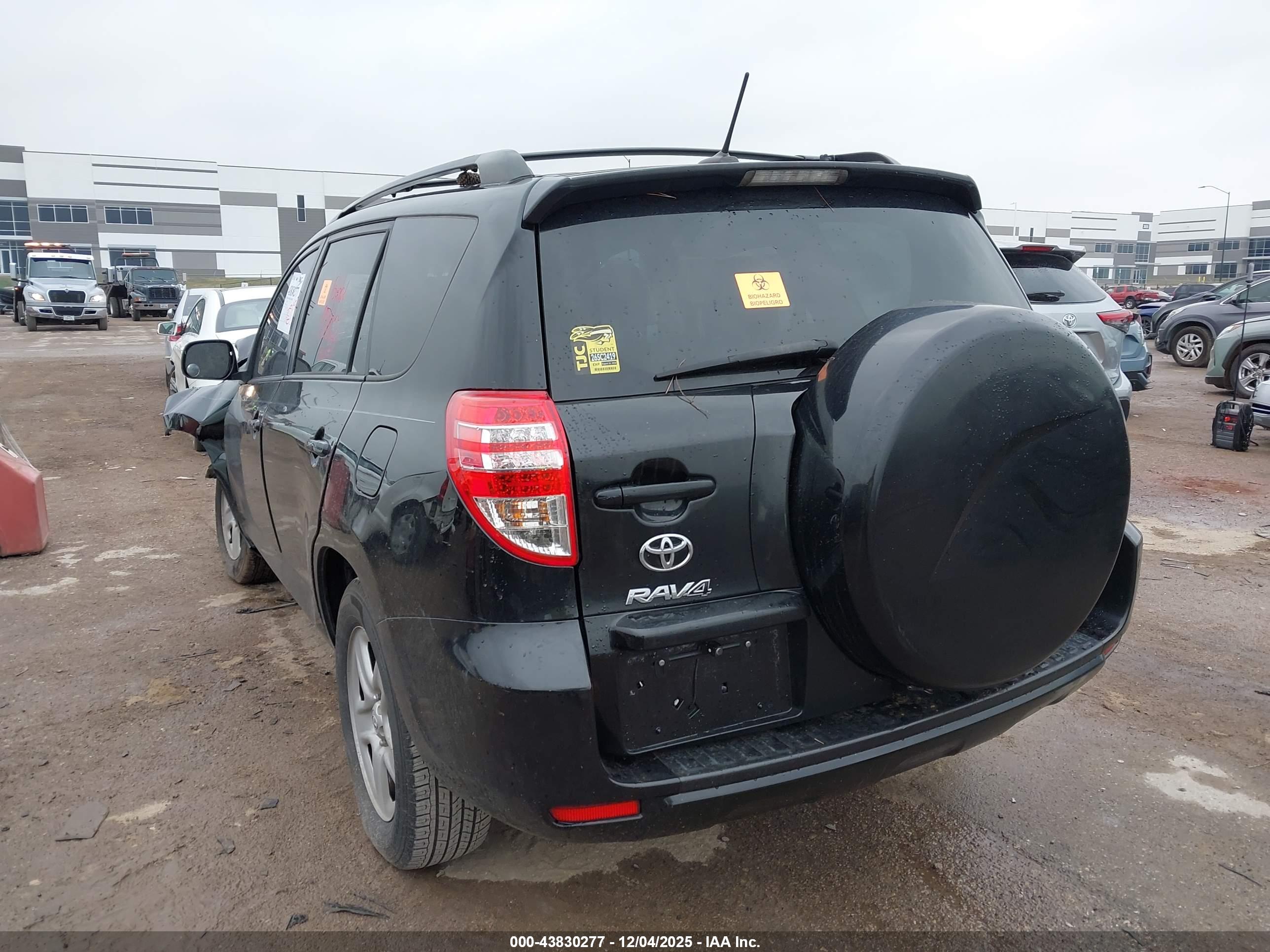 TOYOTA RAV4 image 3