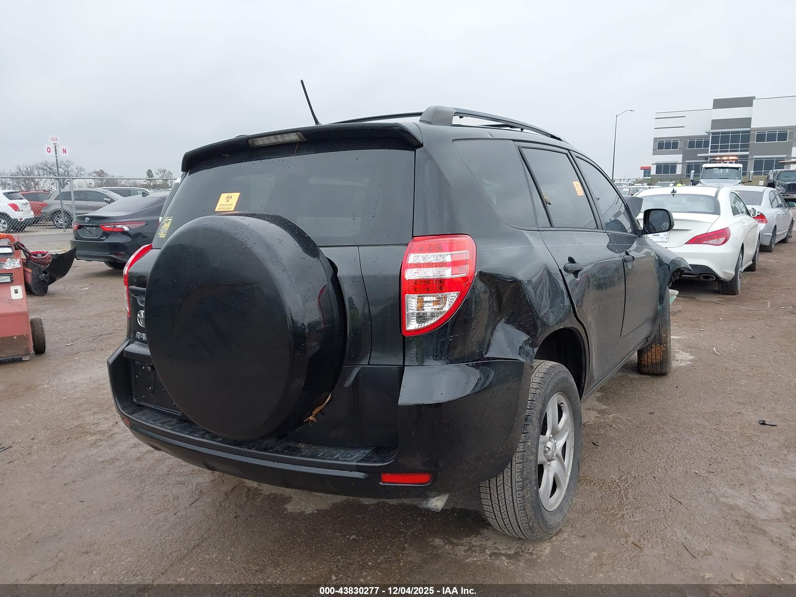 TOYOTA RAV4 image 4