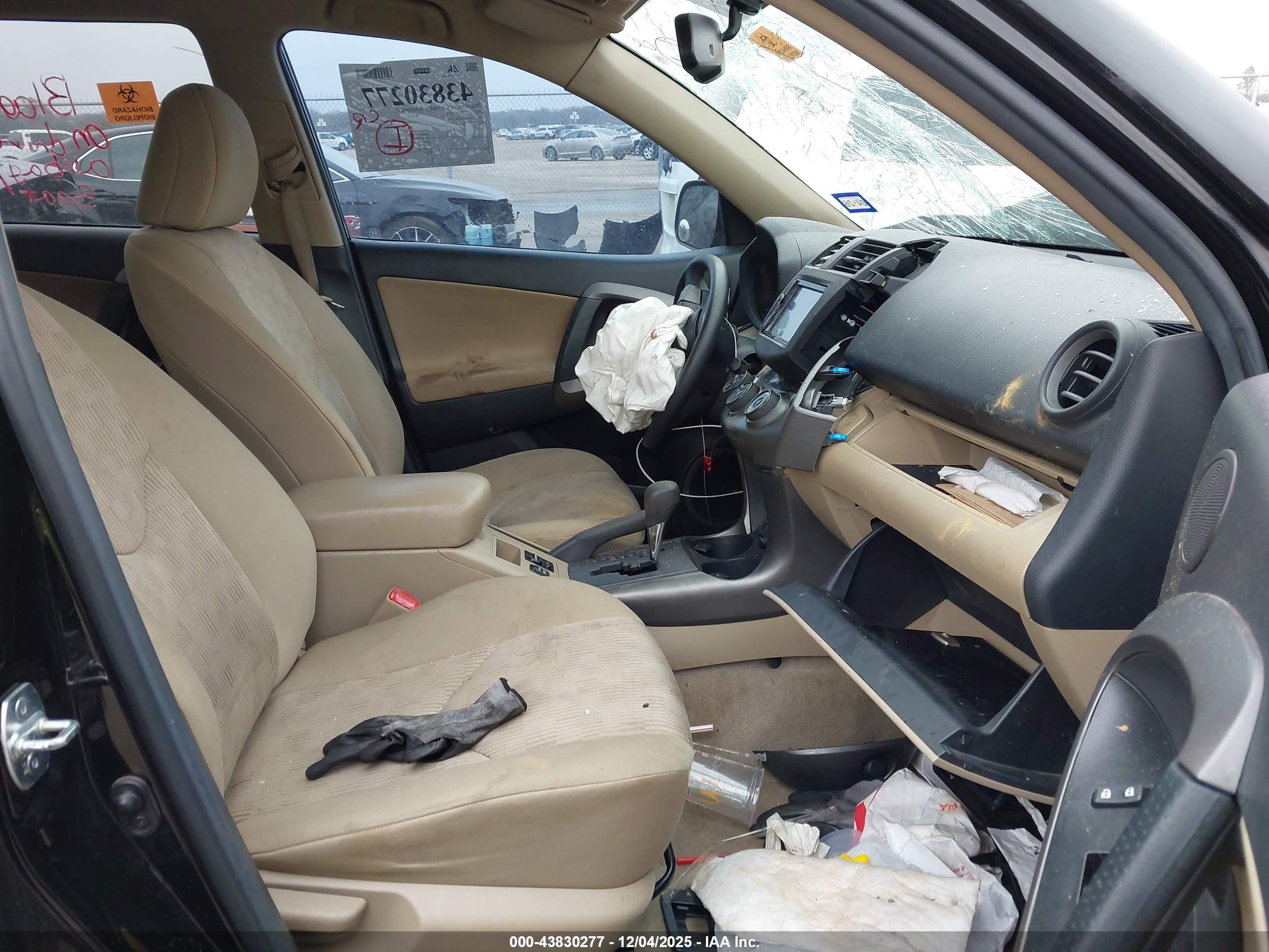 TOYOTA RAV4 image 5