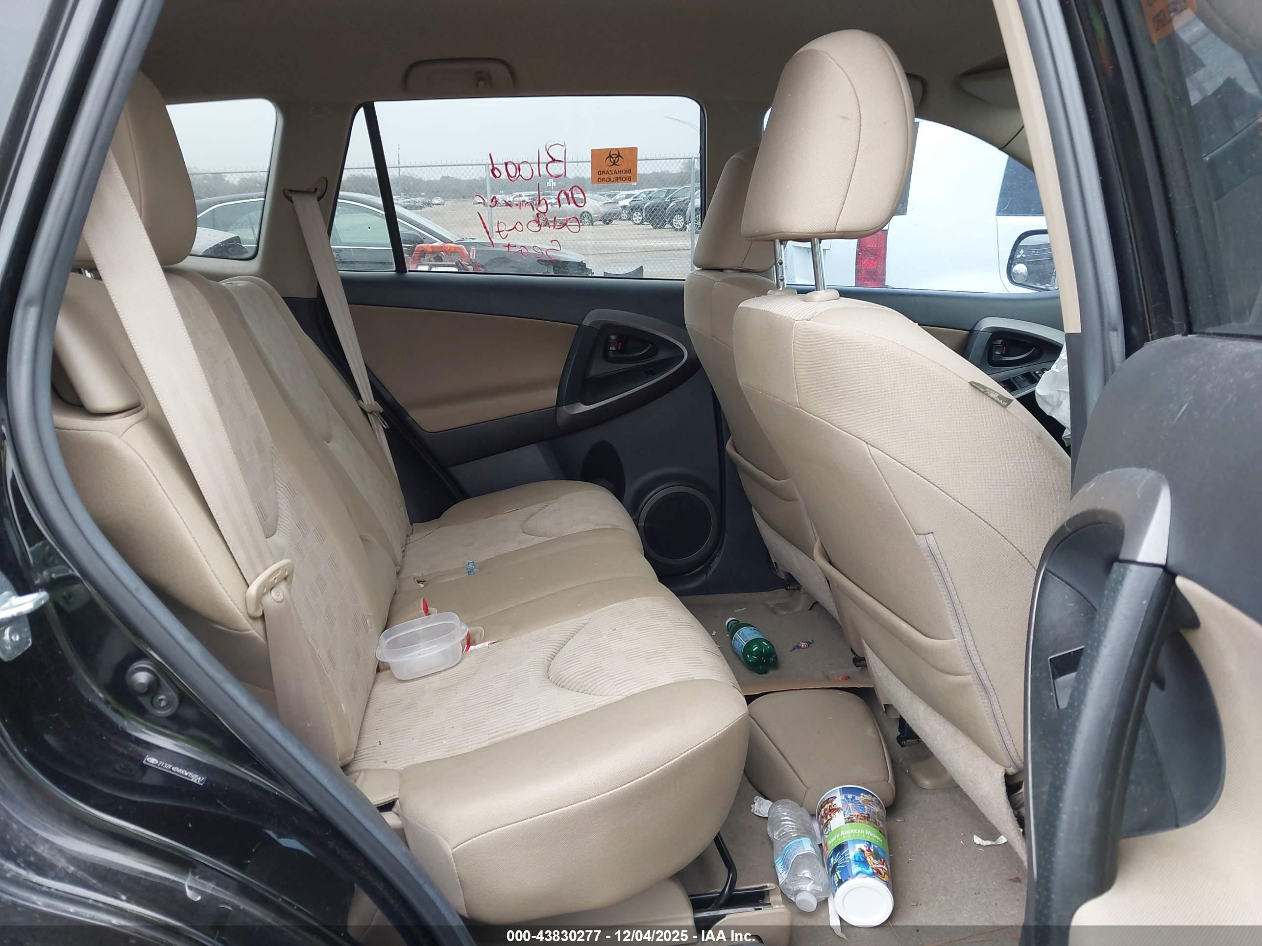 TOYOTA RAV4 image 8