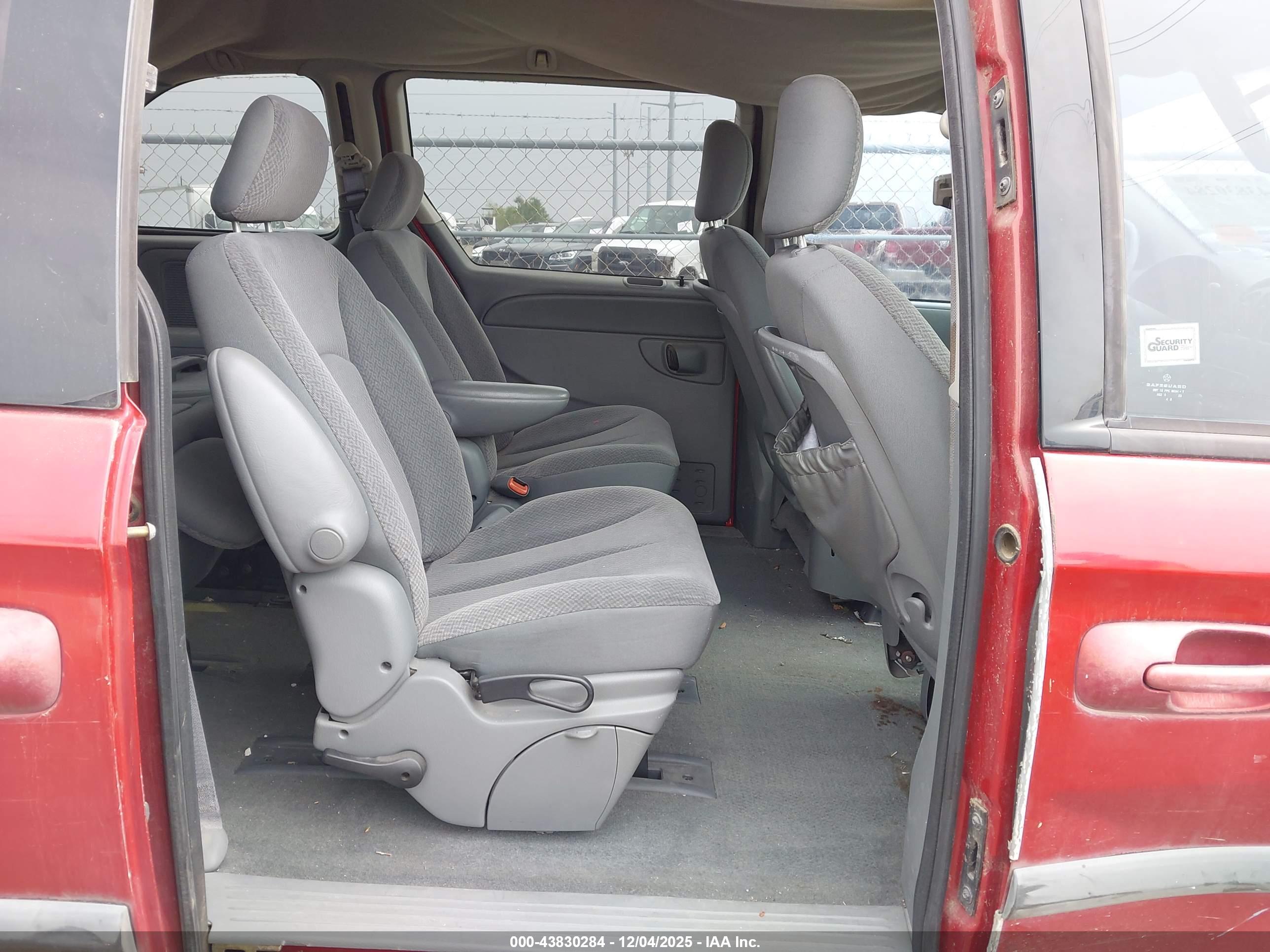 DODGE CARAVAN image 8