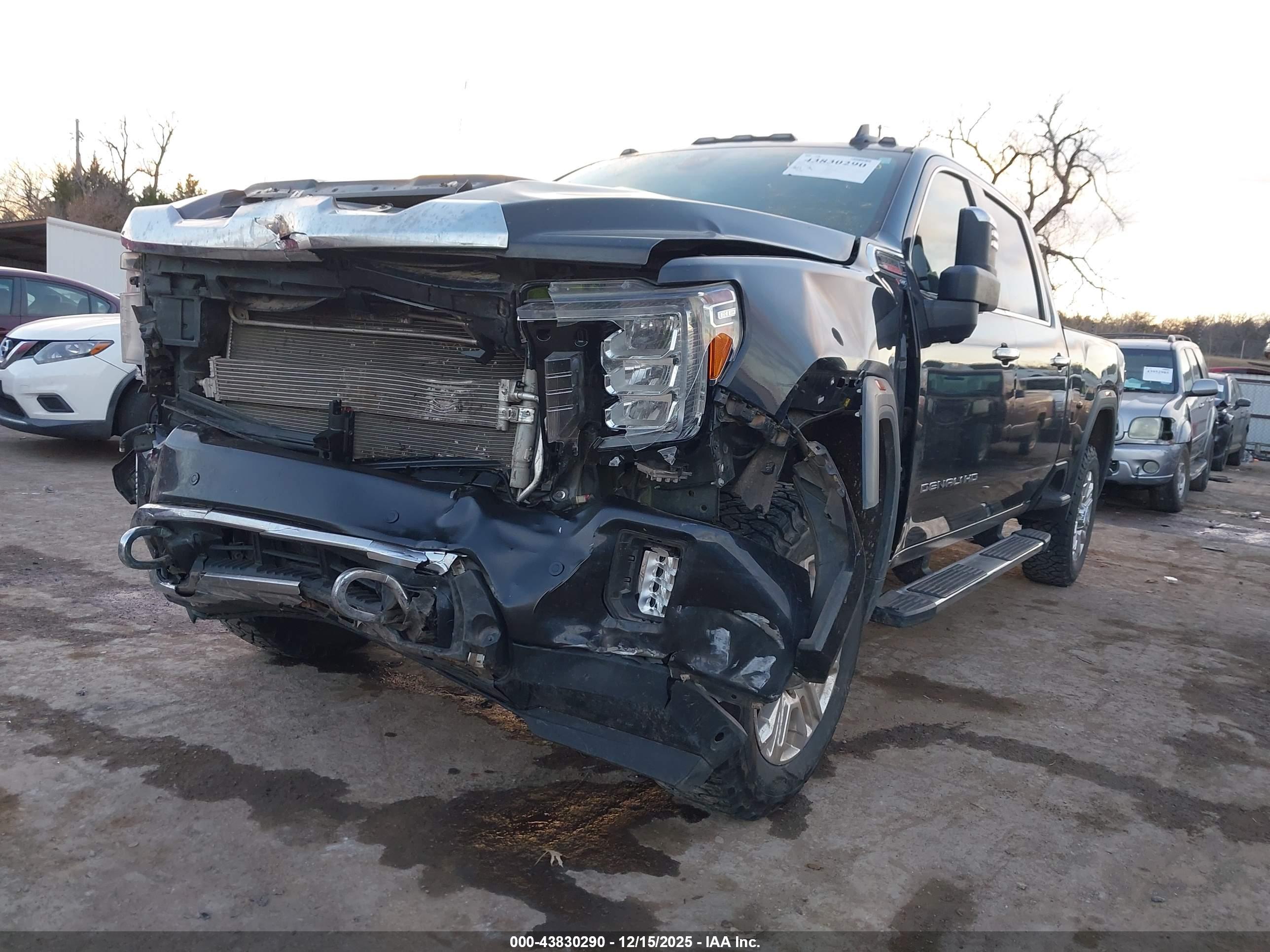 GMC SIERRA image 2