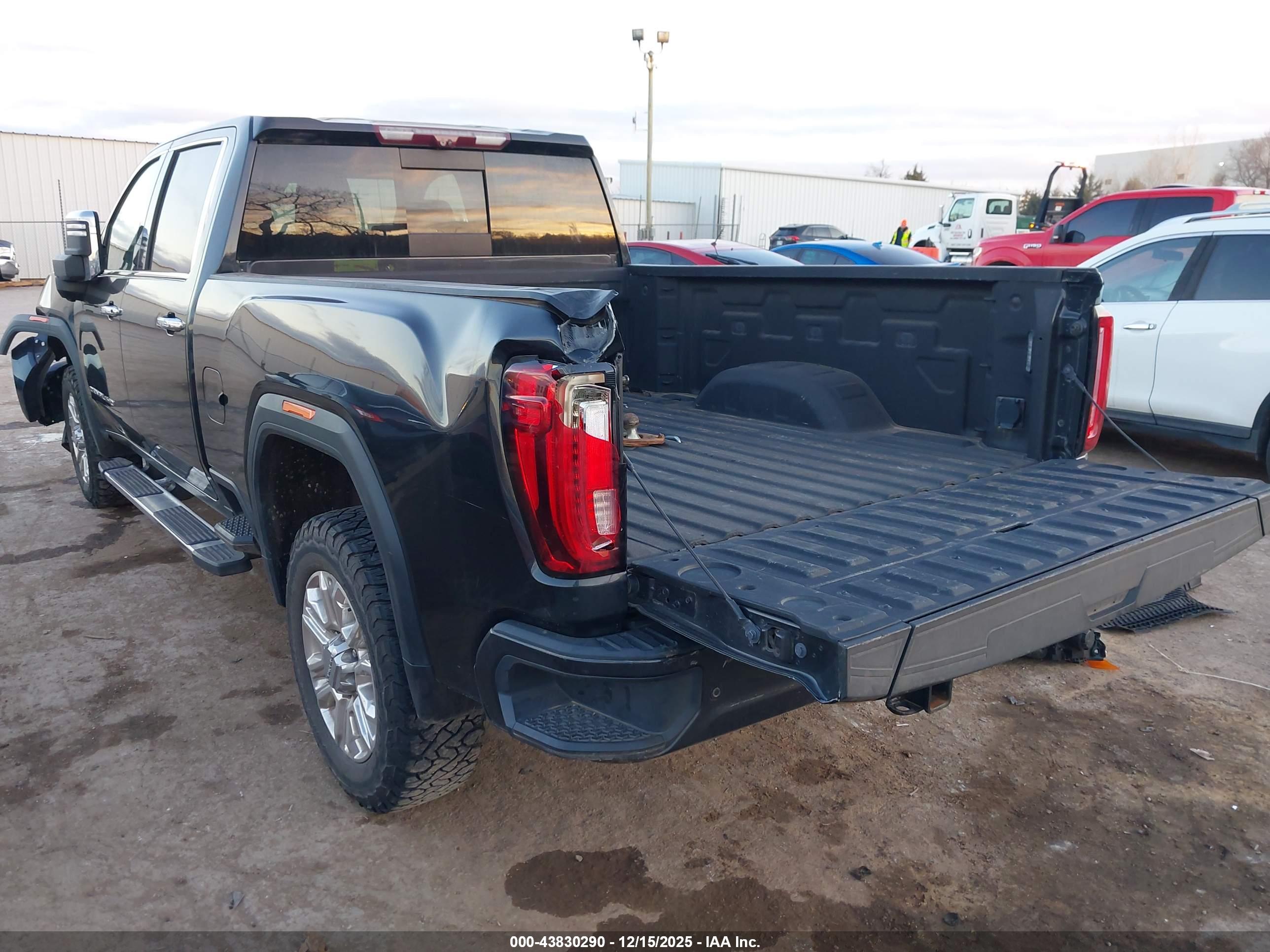 GMC SIERRA image 3