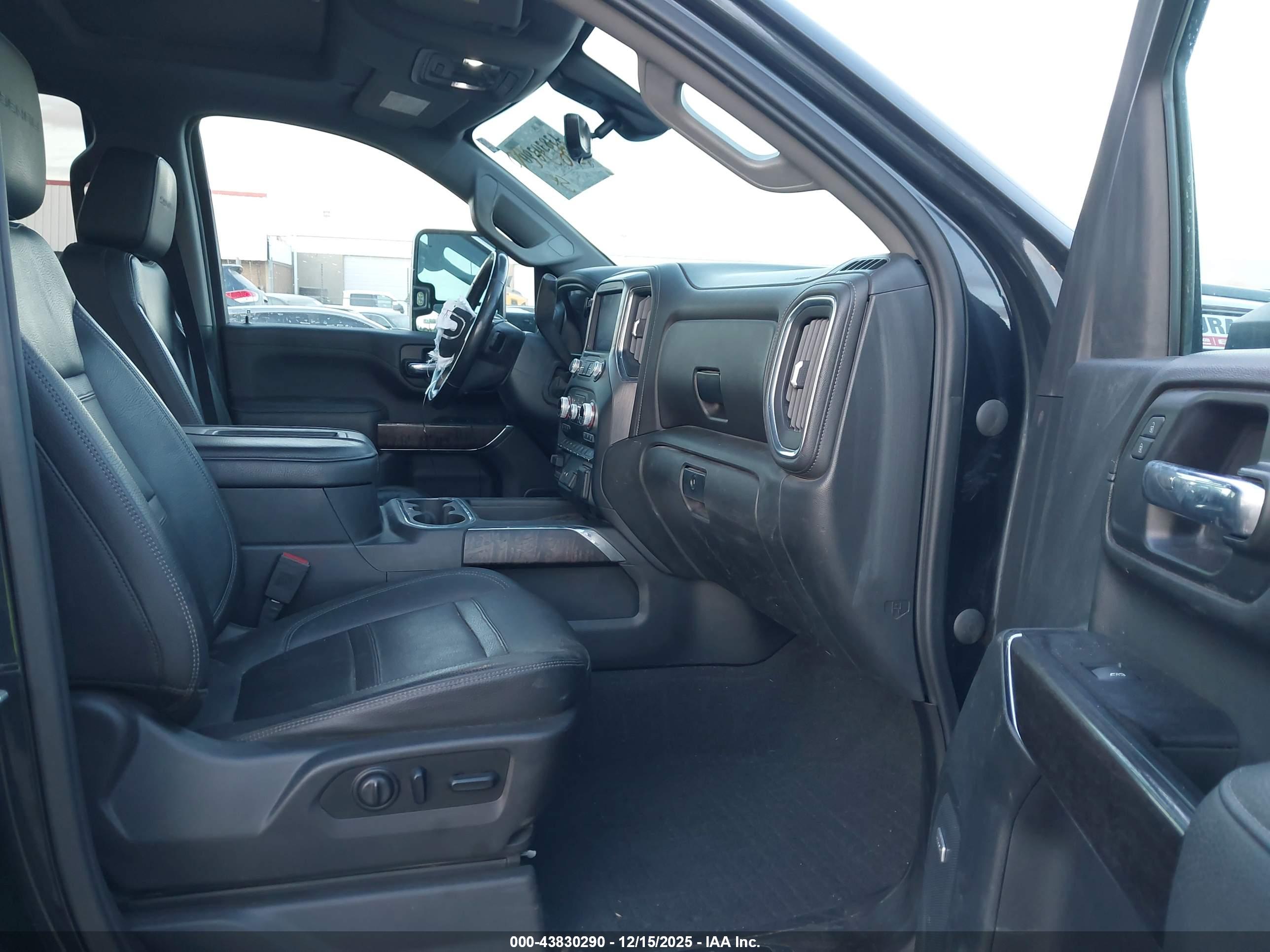 GMC SIERRA image 8