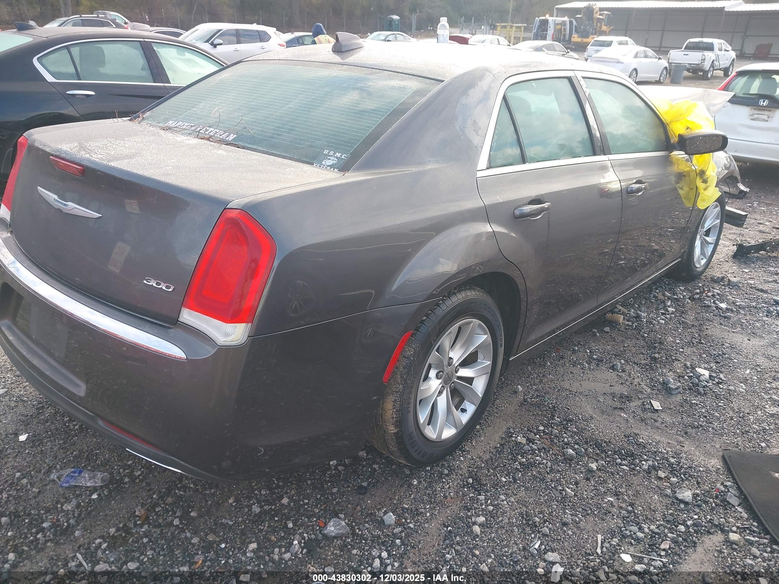 CHRYSLER 300 image 4