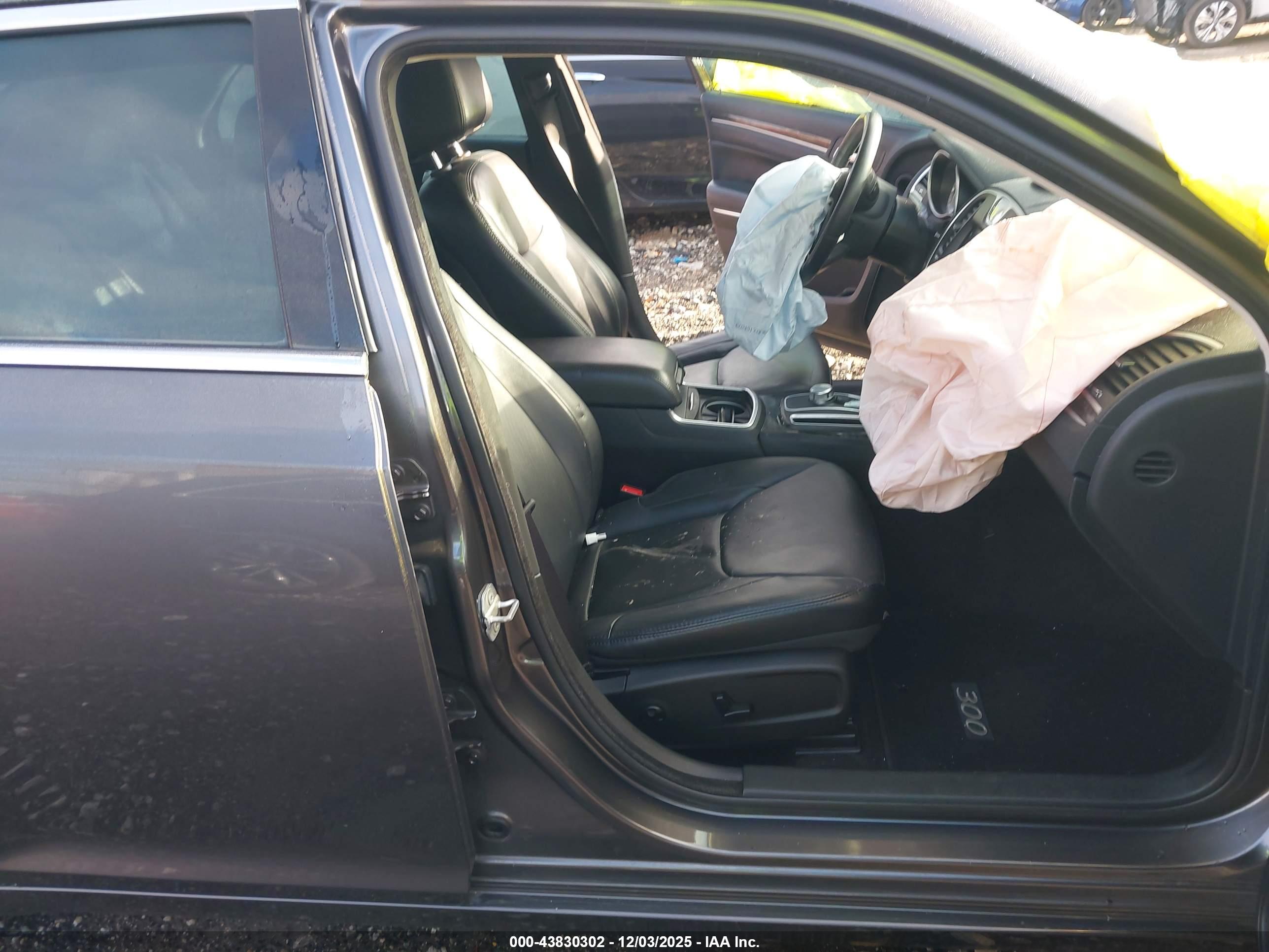 CHRYSLER 300 image 5