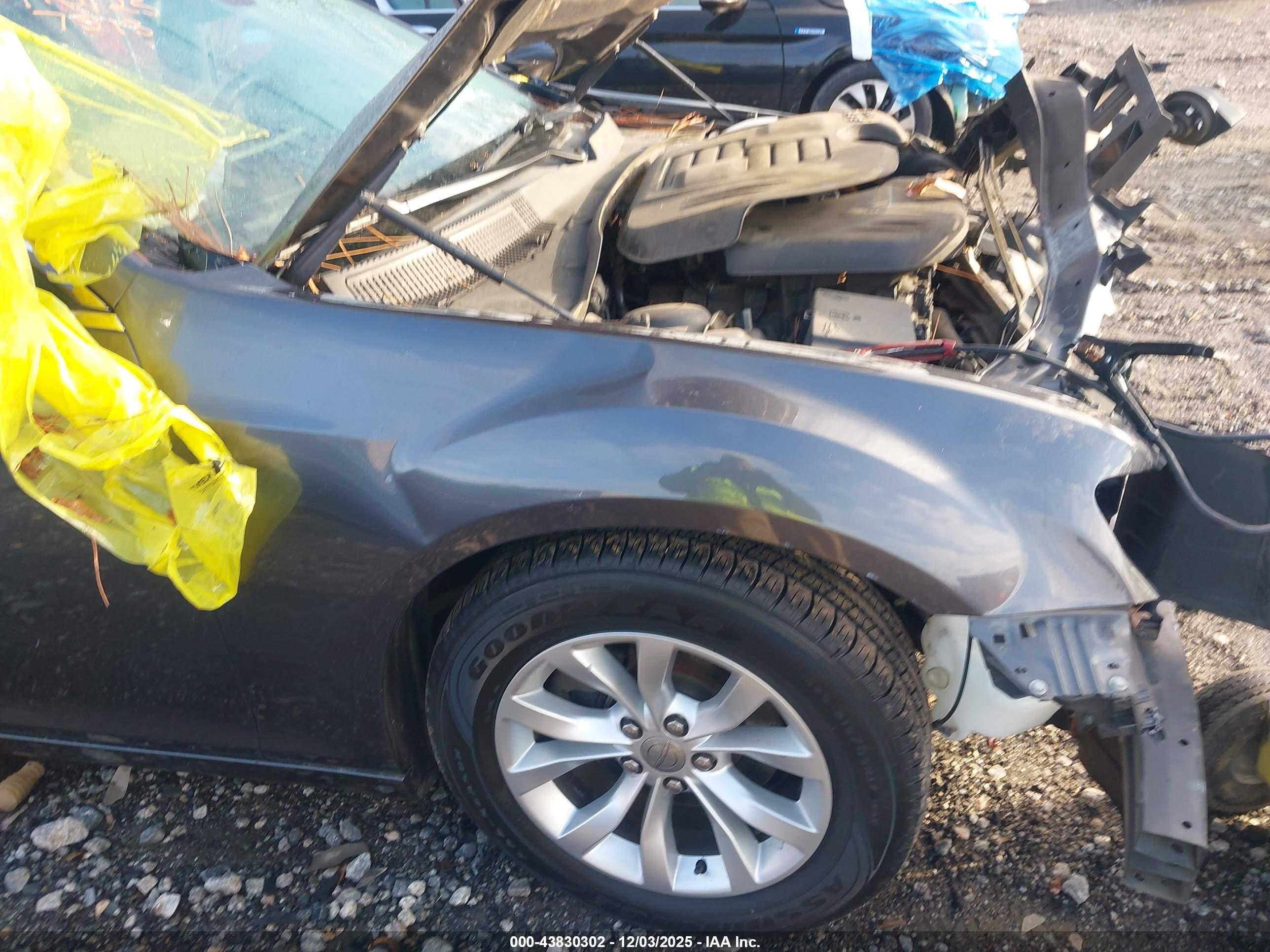 CHRYSLER 300 image 6