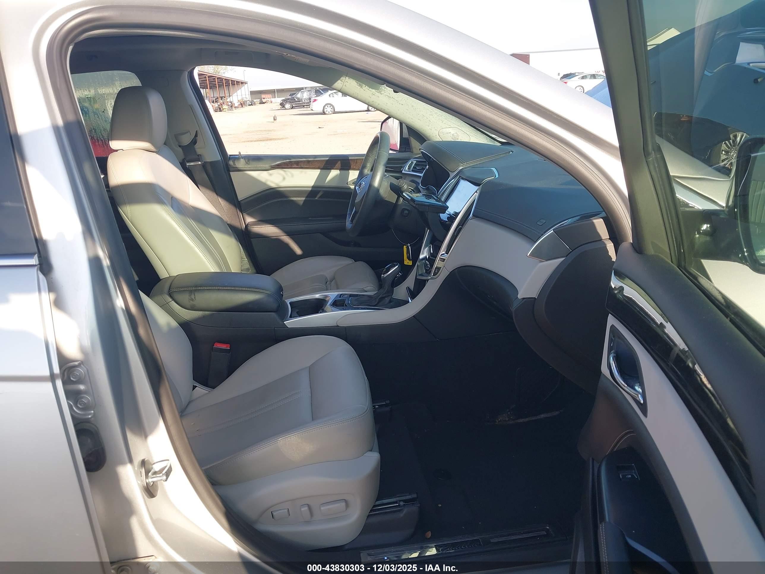 CADILLAC SRX image 5