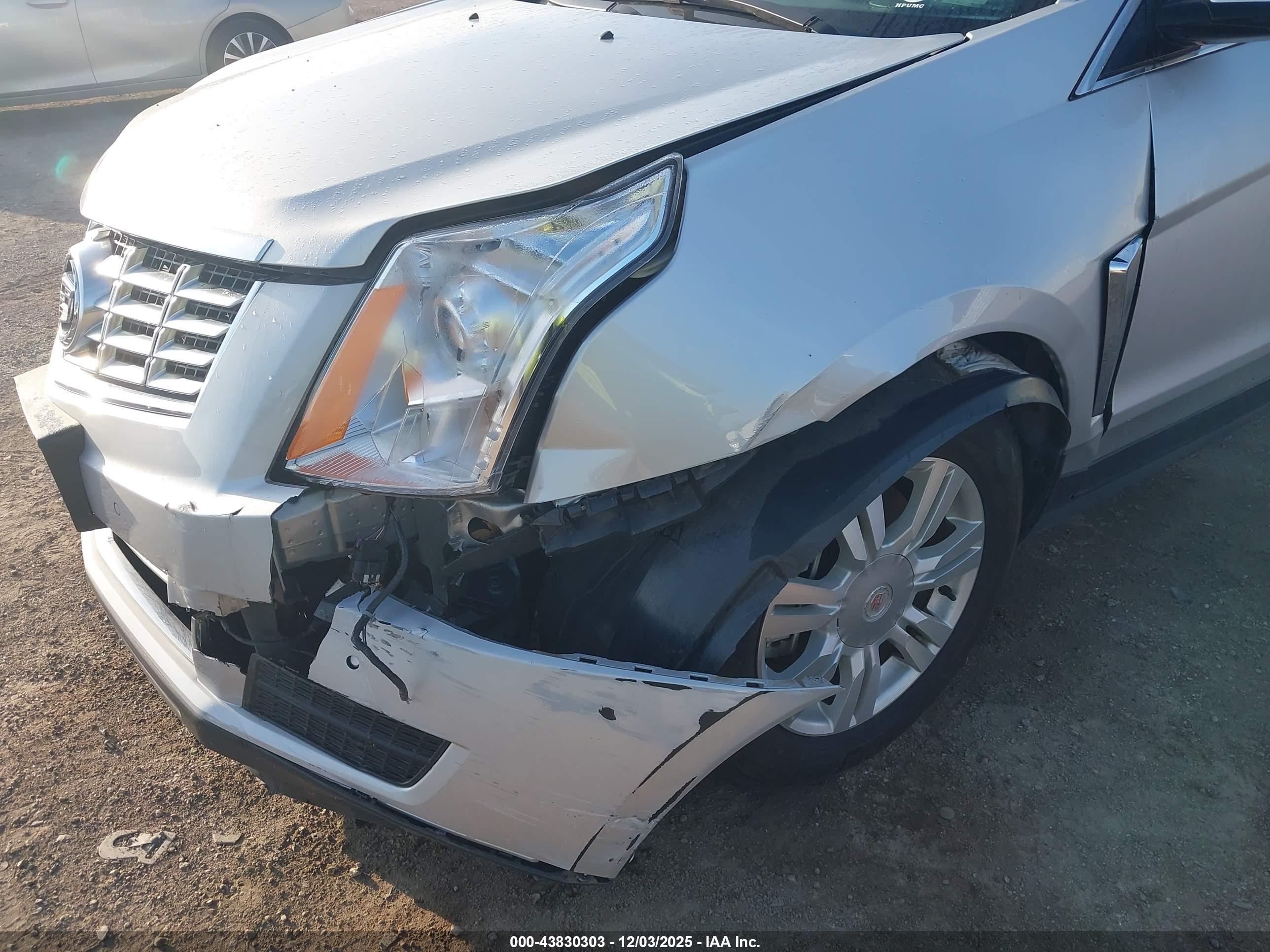 CADILLAC SRX image 6