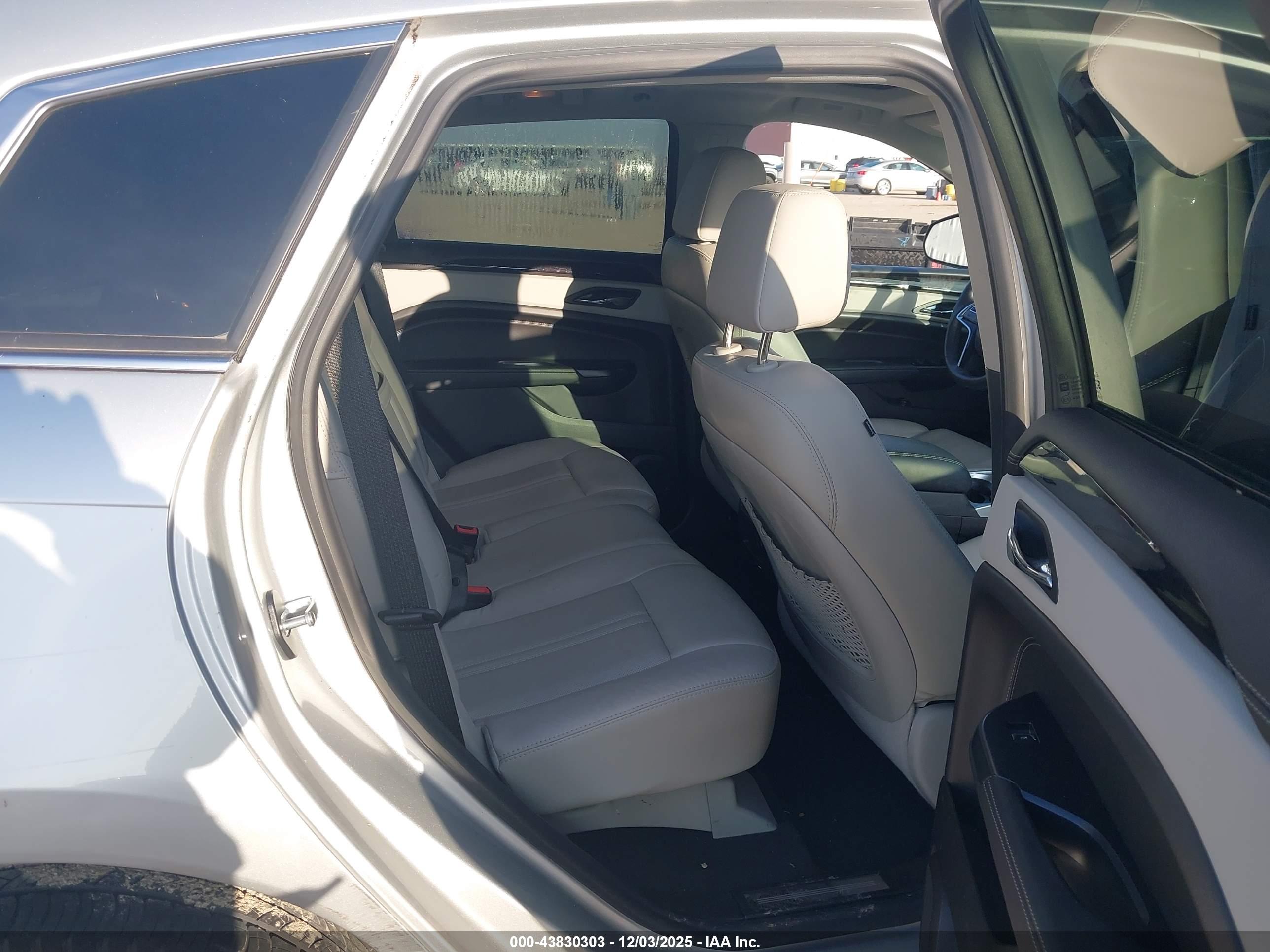 CADILLAC SRX image 8