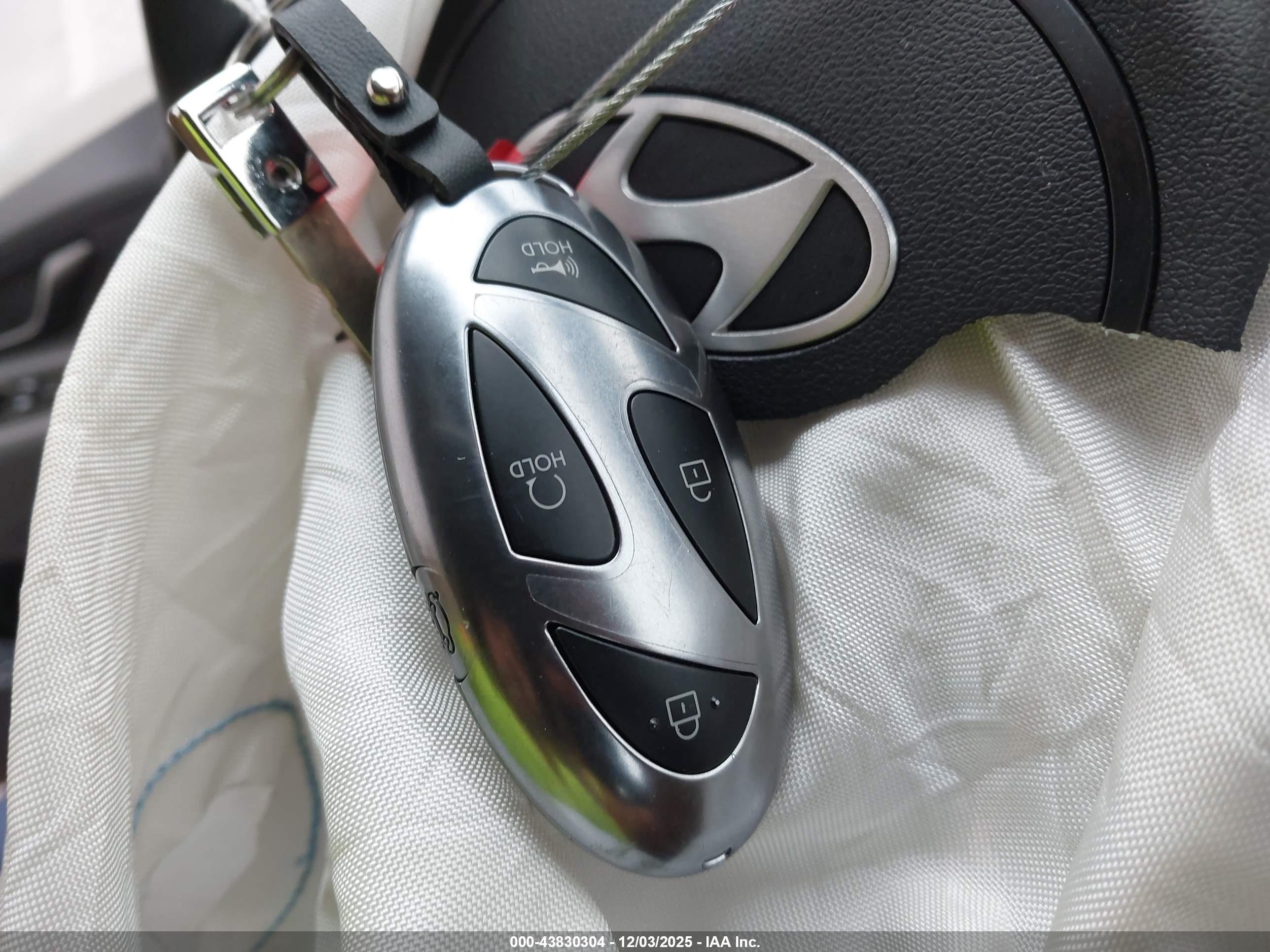 HYUNDAI ELANTRA image 11