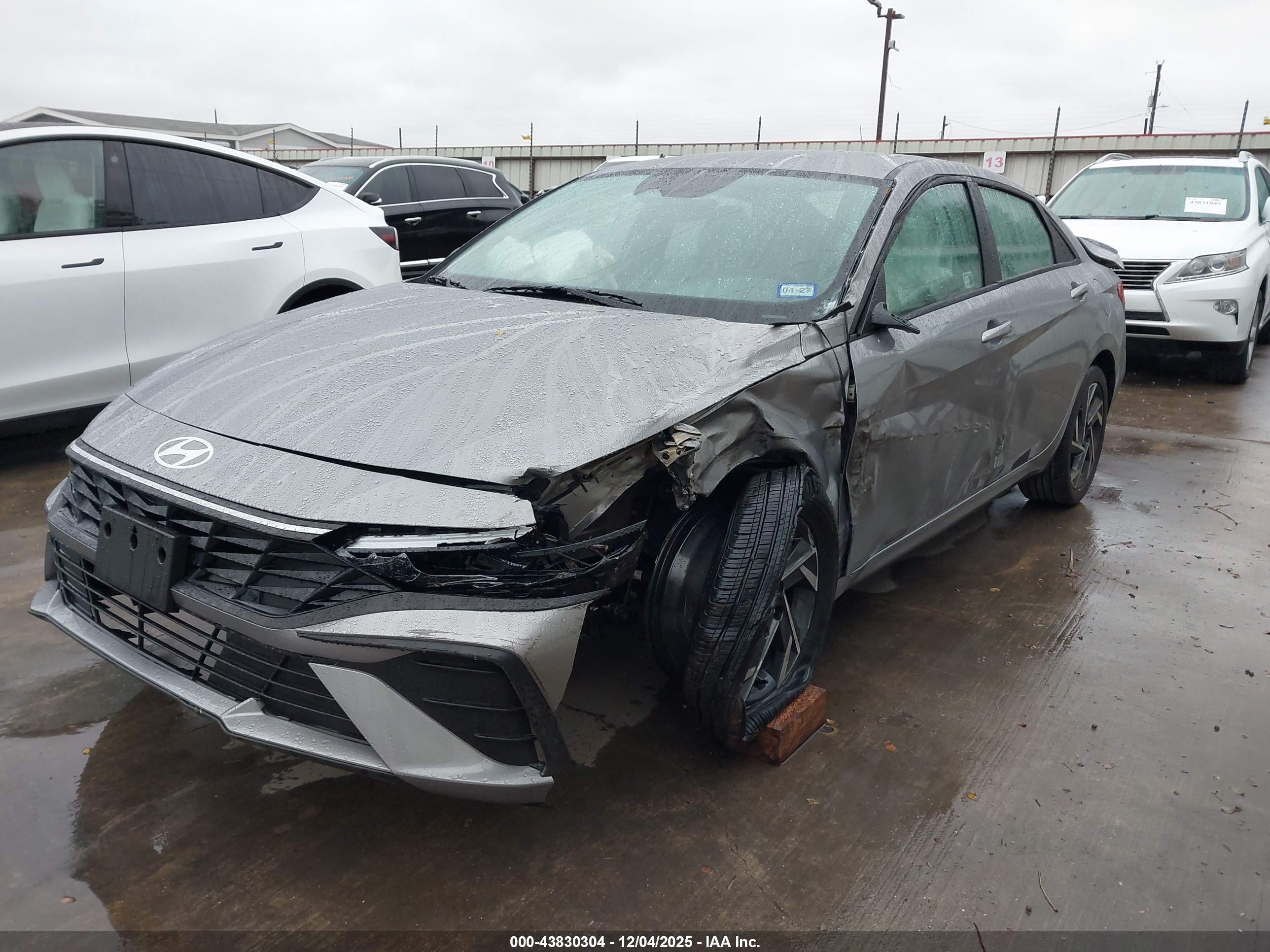 HYUNDAI ELANTRA image 2