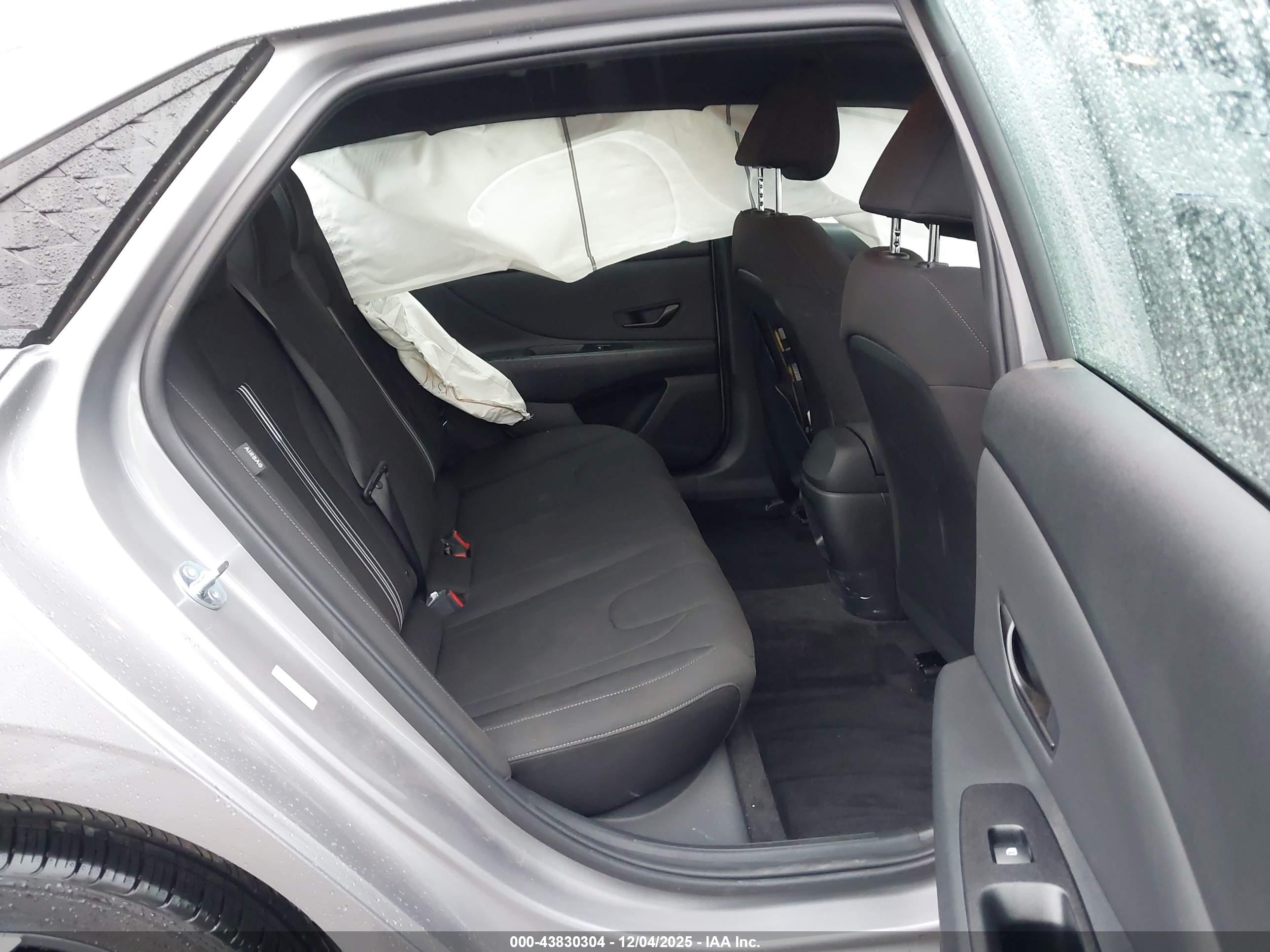 HYUNDAI ELANTRA image 8