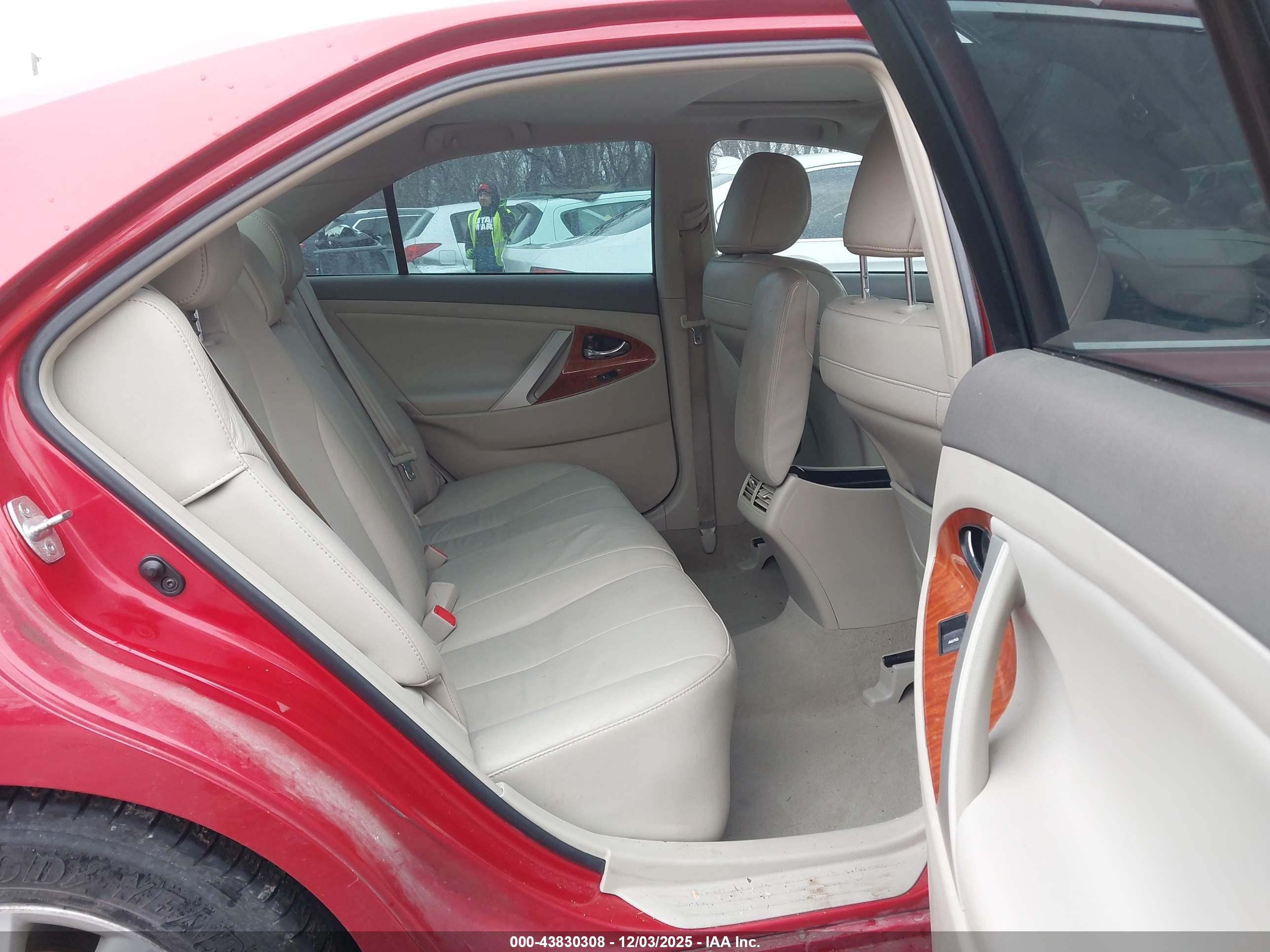TOYOTA CAMRY image 8